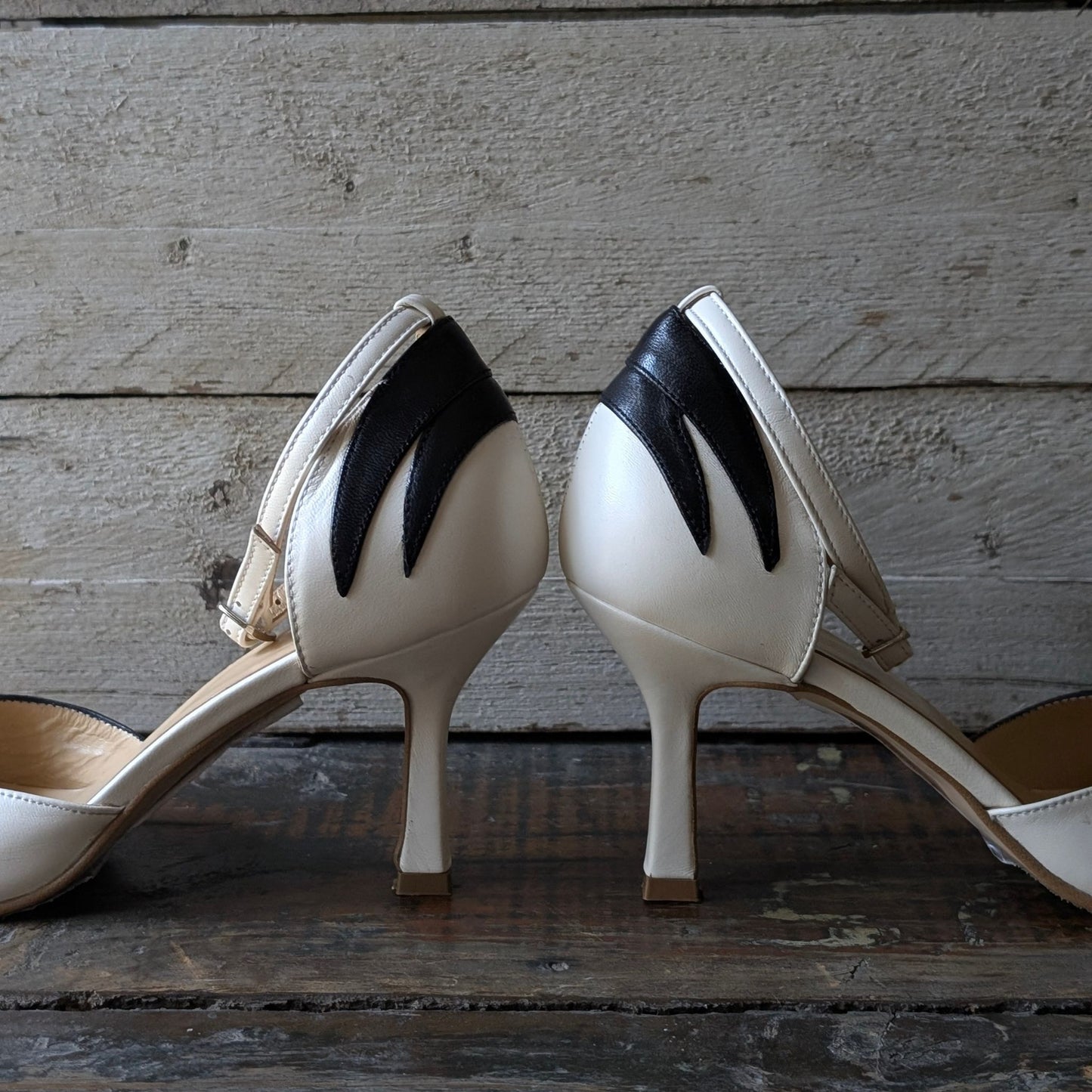 BELLA Décolleté d'Orsay peep toe con tacco sottile di 70 mm e cinturino alla caviglia in nappa nero e panna