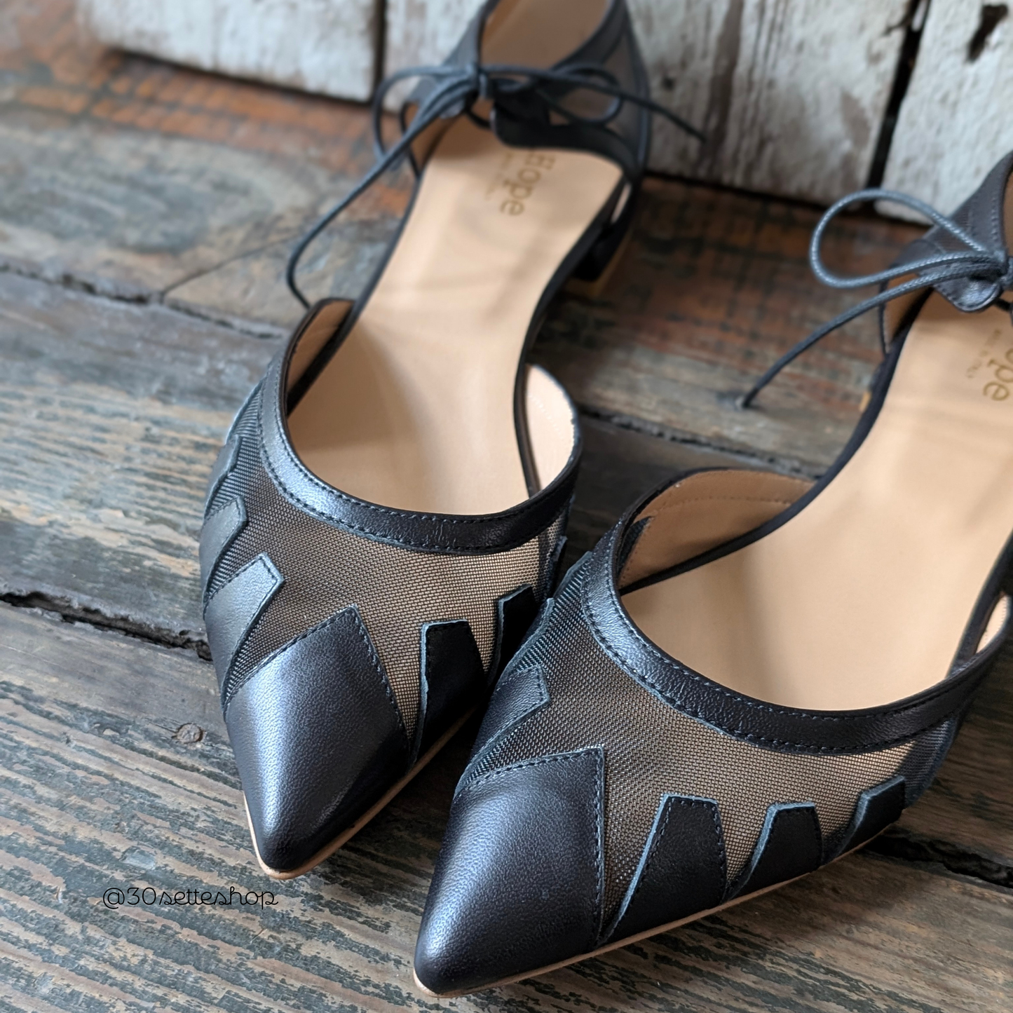 DEBBI Ballerina a punta con laccio in nappa e rete nero