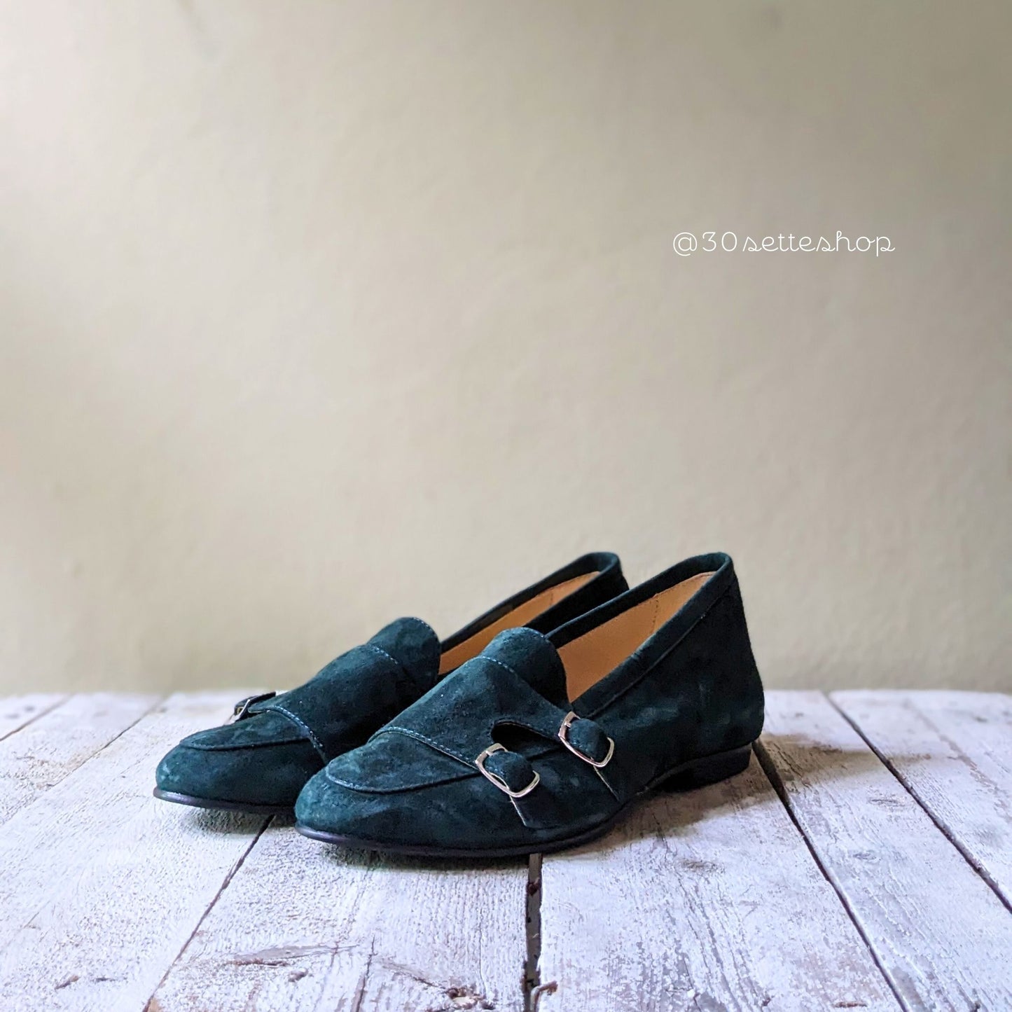 doris-mocassino-loafer-camoscio-verde-bosco-doppia-fibbia-artigianale