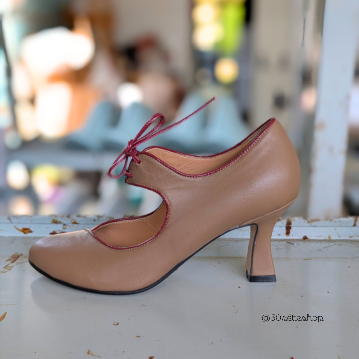 EMILY Décolleté Mary Jane con lacci e tacco svasato di 70mm in nappa nocciola e naplak rosso