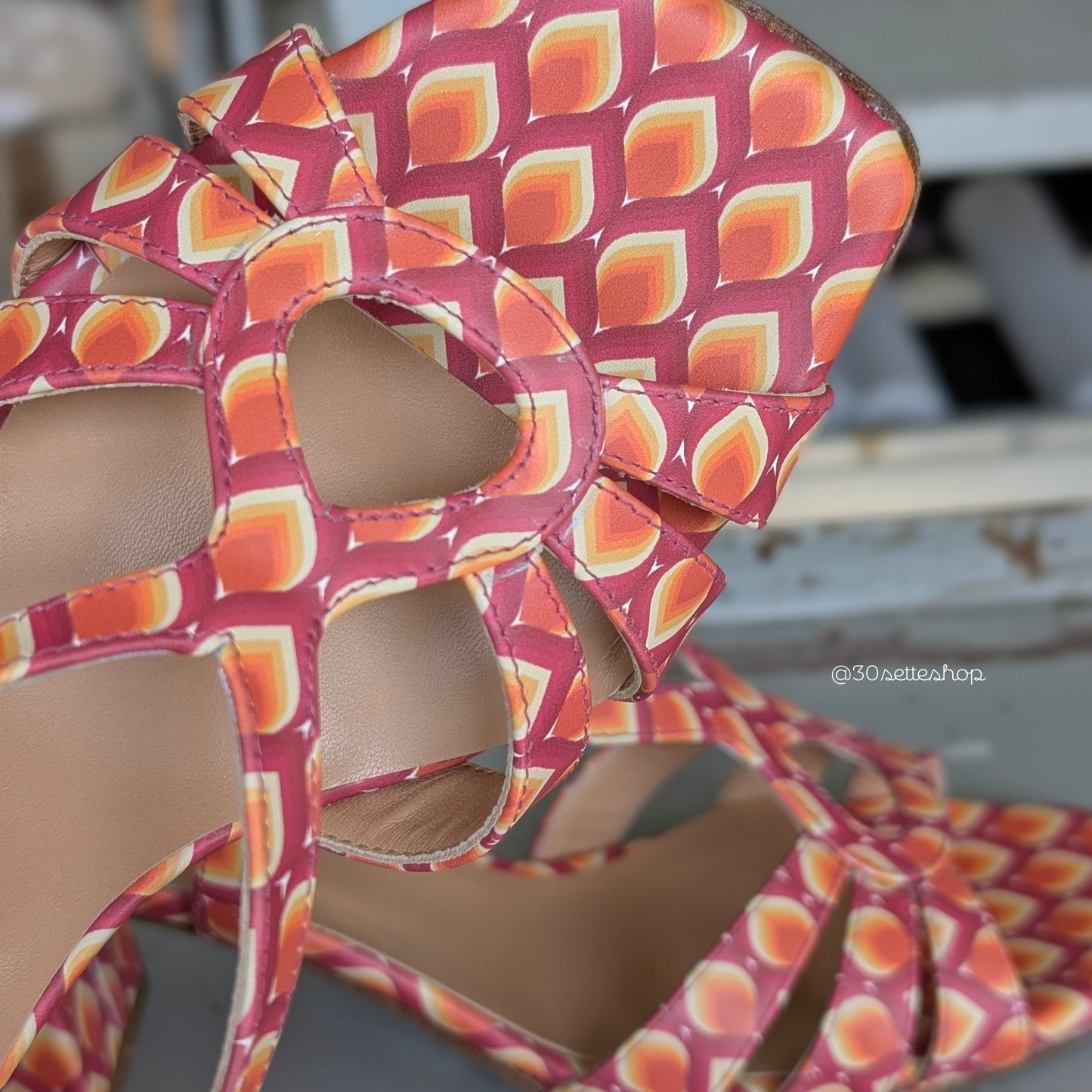 FLORA Sandalo con tacco largo di 5 cm in nappa stampata multicolore con motivo a pavone