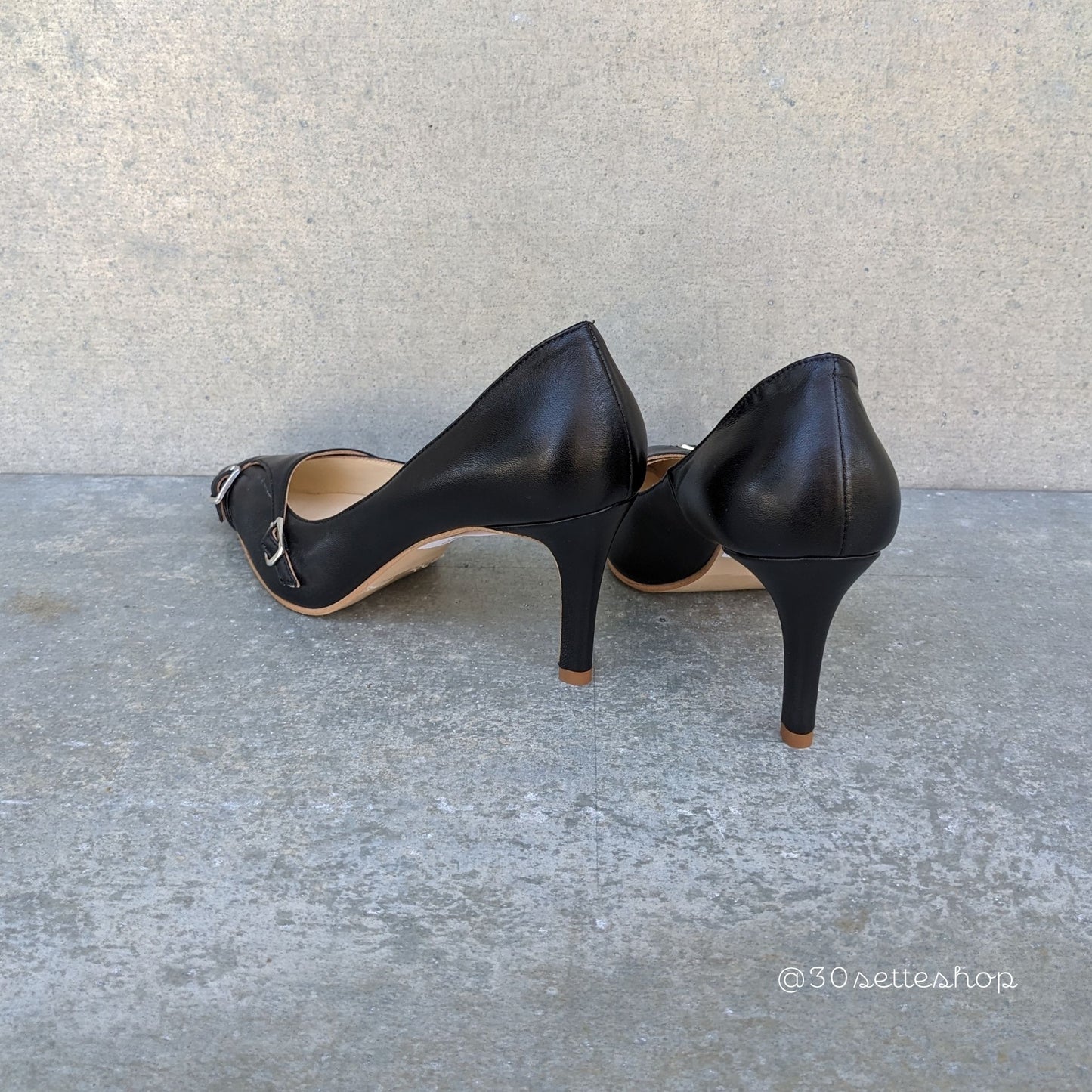 gabry-decollete-con-tacco-7-pelle-nero-e-fibbie