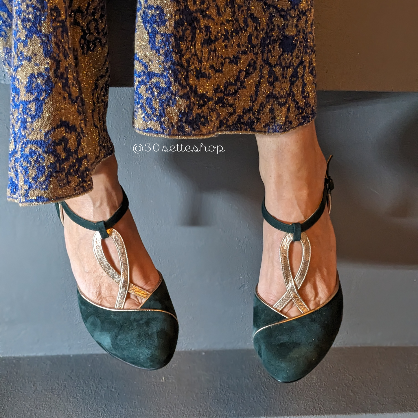 luana-decollete-ribbon-camoscio-bosco-laminato-oro-tacco-7cm-prodotto-artigianale