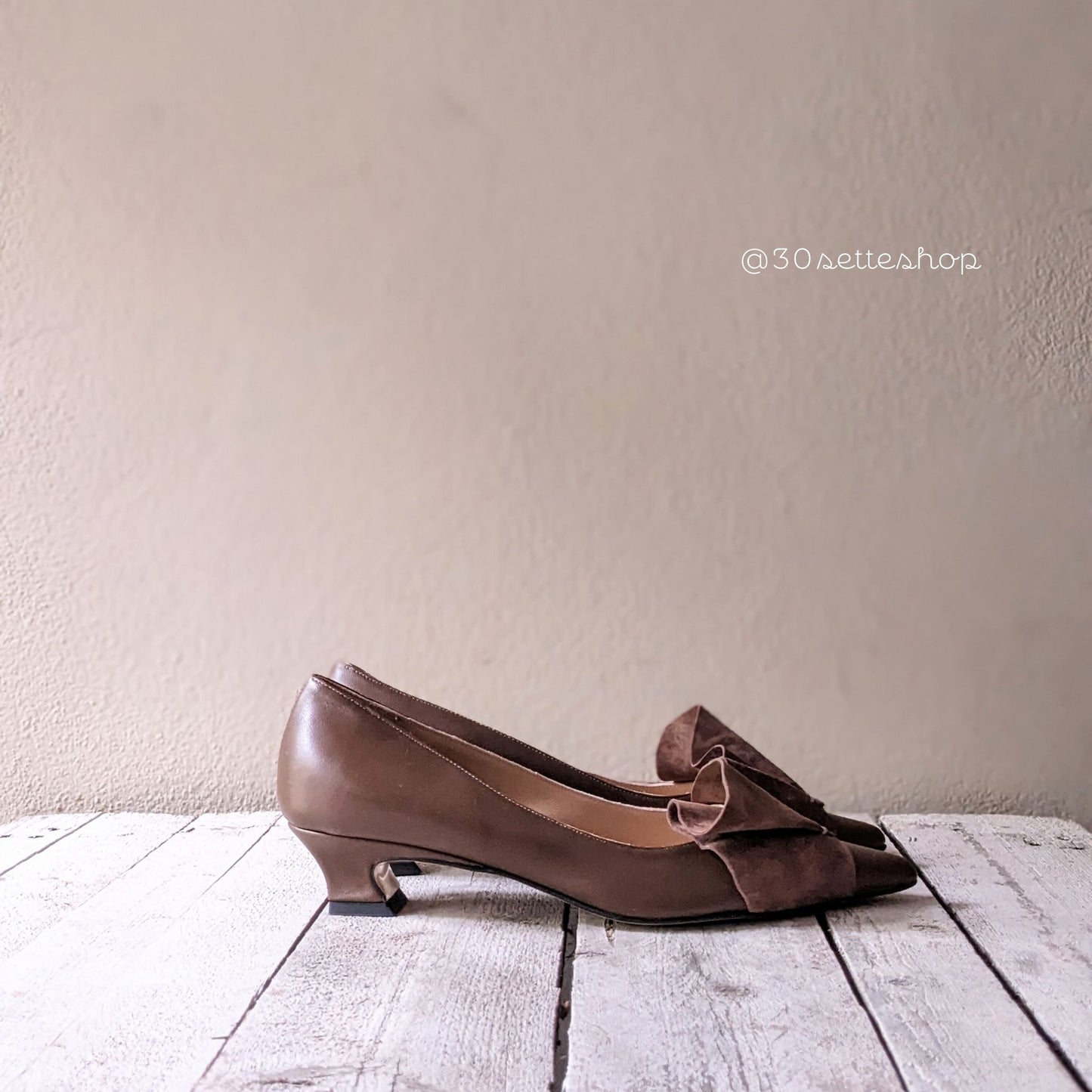 marta-bimateriale-decollete-kitten-rouches-nappa-camoscio-quercia-tacco-3cm-artgianale