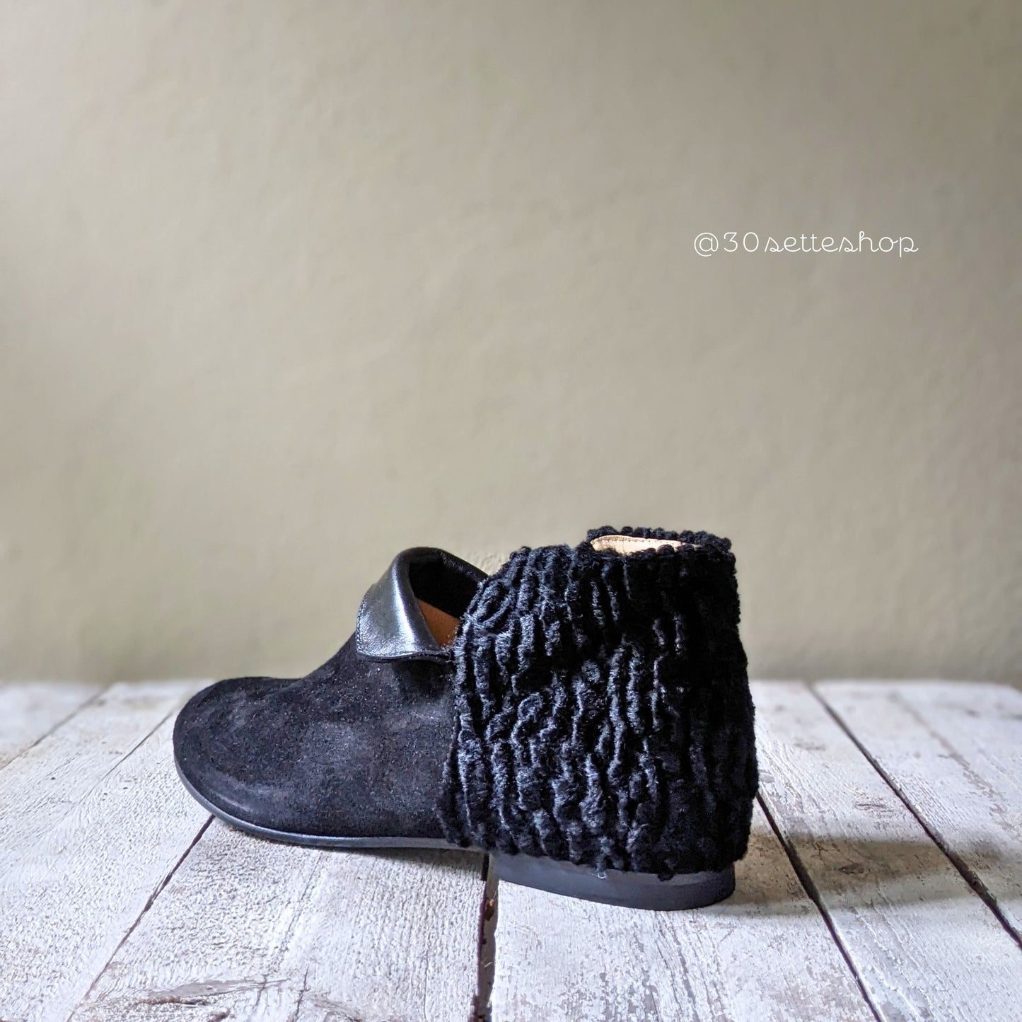 mirit-stivaletto-nero-flat-camoscio-eco-astrakan-nero-artgianale