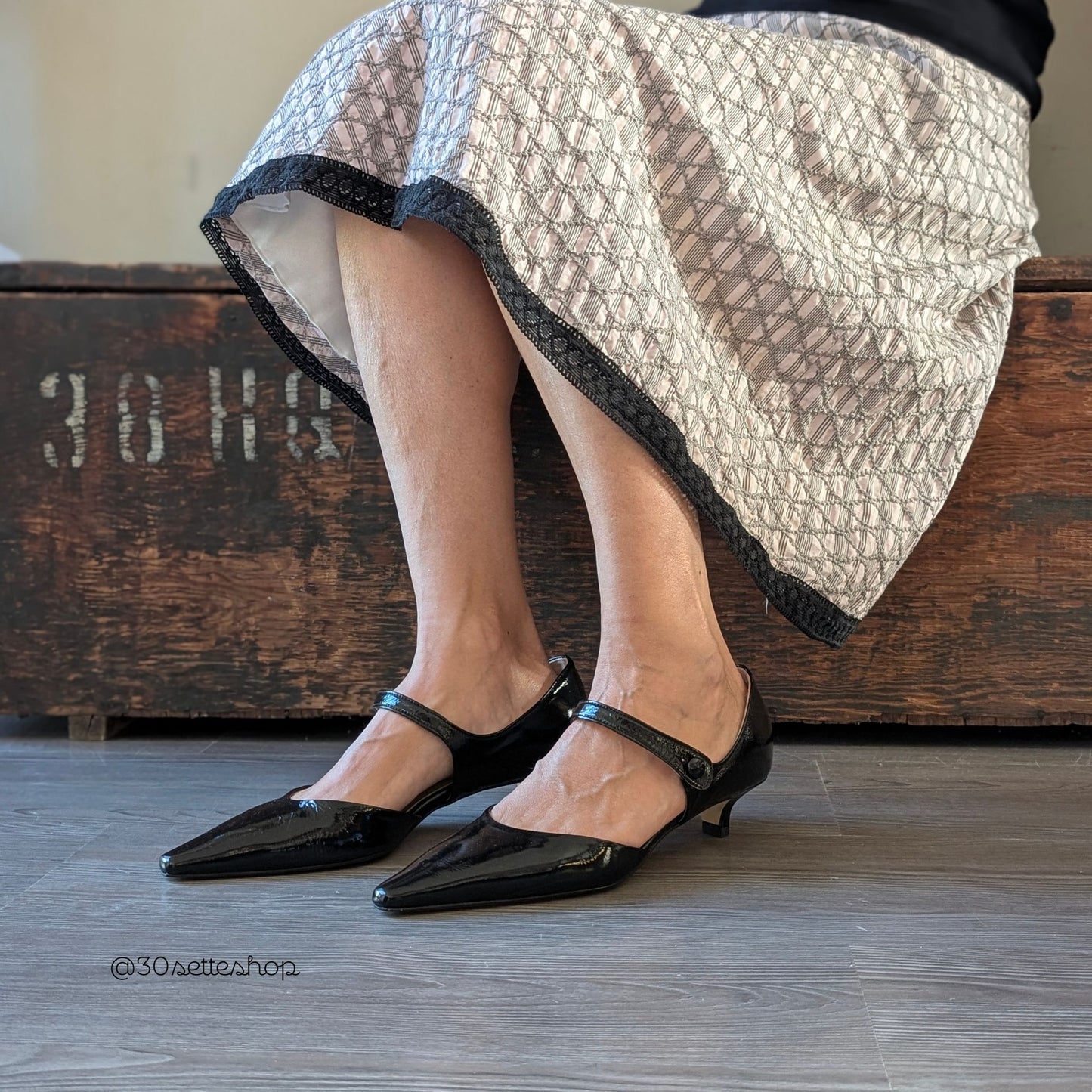 Mara Décolleté a punta Mary Jane con tacco kitten di 30mm in naplak nero