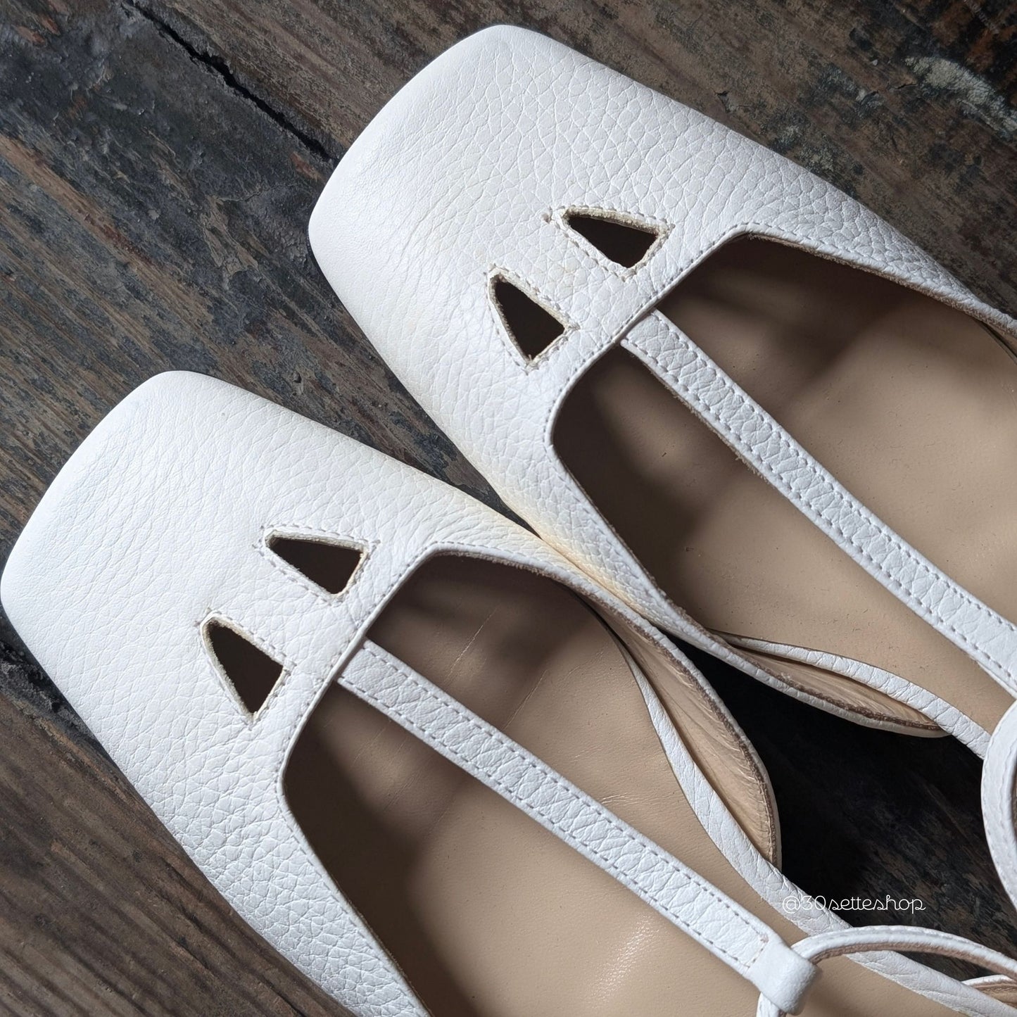 TANIA Ballerina t-bar modello d'orsay con tacco a cilindro di 1 cm in nappa martellata panna