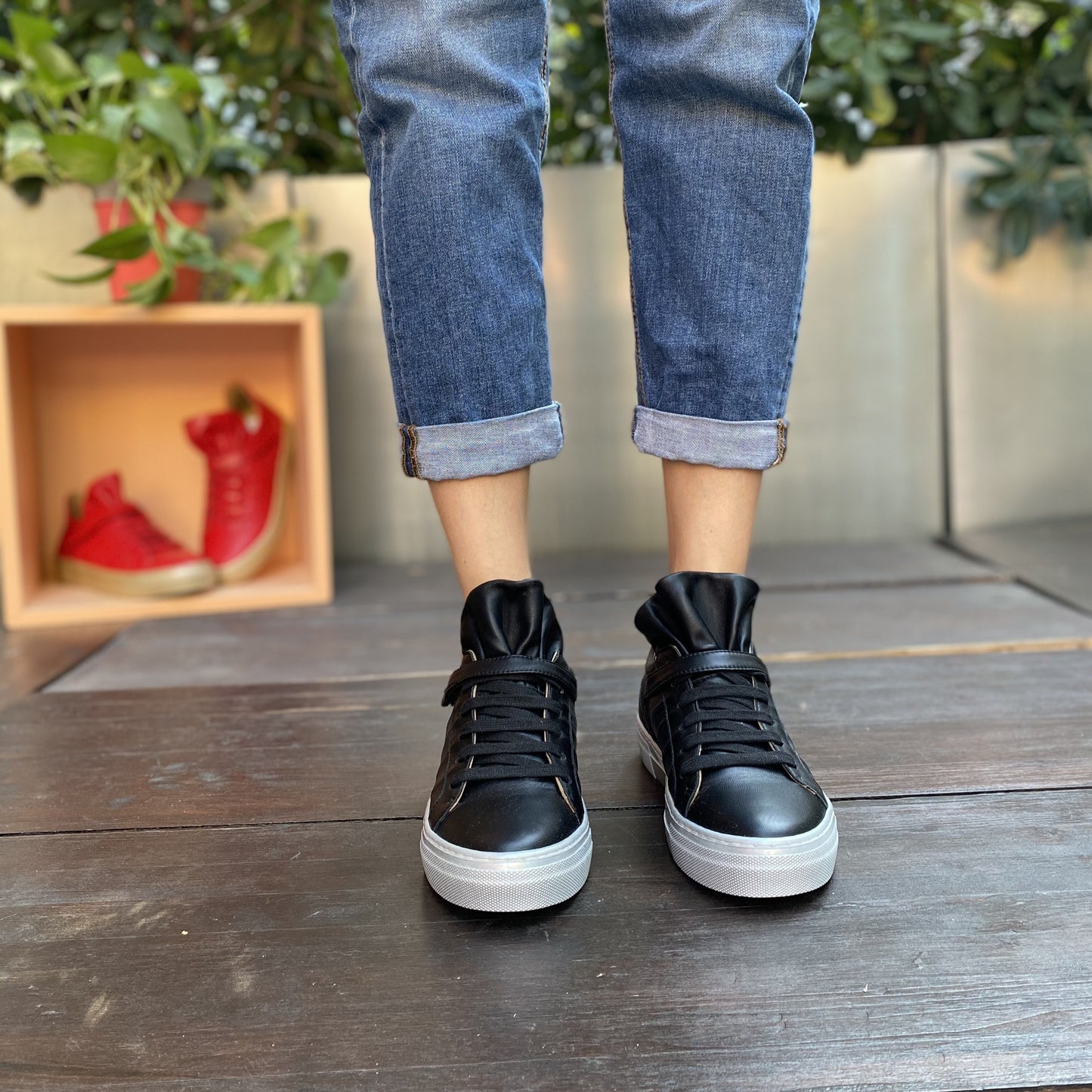FUNNY Nera Sneakers con rouches