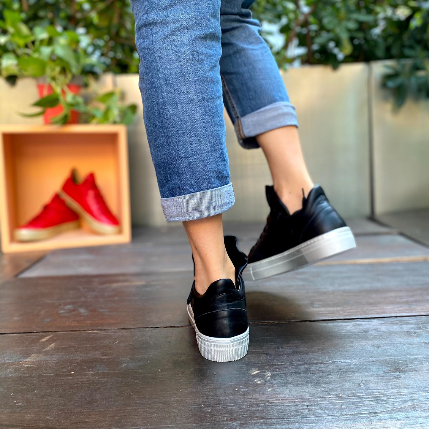 FUNNY Nera Sneakers con rouches