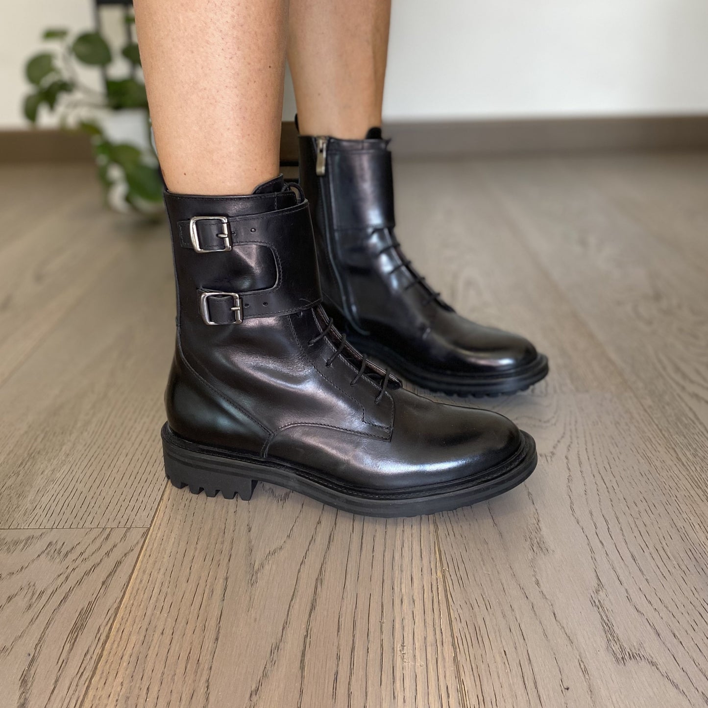 BETTA Stivaletto stringato anfibio da donna con cerniera interna, doppia fibbia suola carrarmato con tacco 30 mm in pelle nero