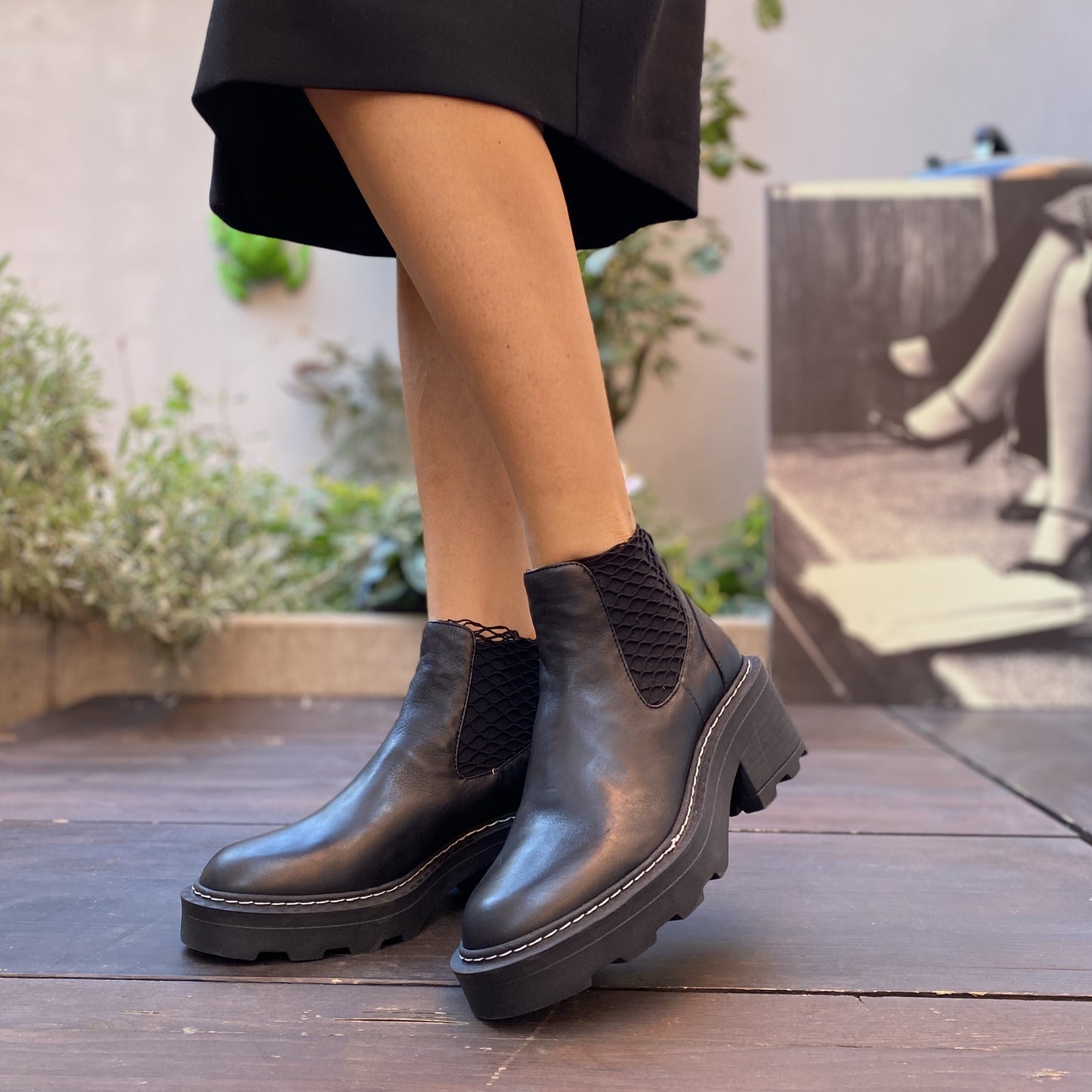 VEGA Stivaletto Chelsea con calzino di rete e suola maxi in nappa nero