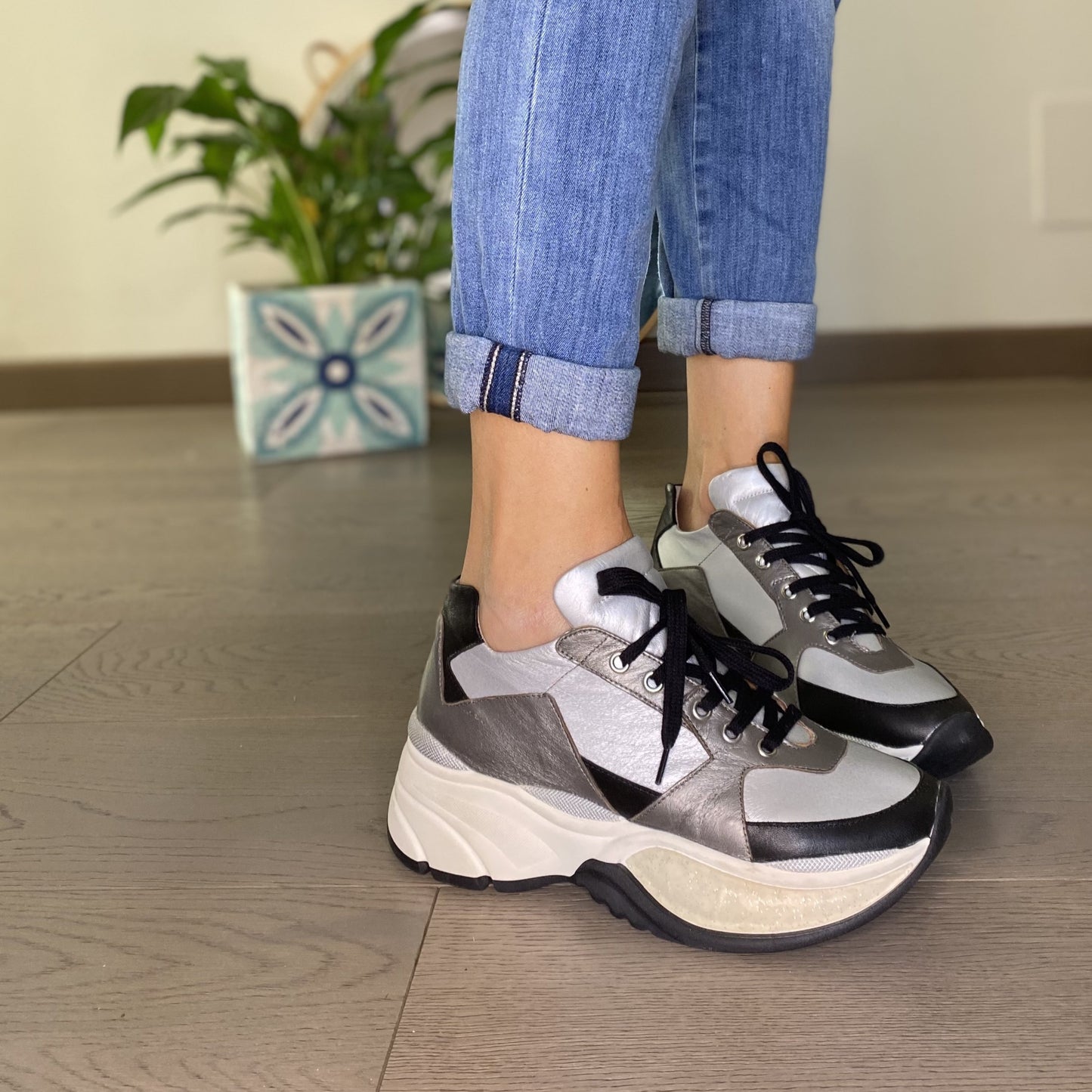 METAL Sneakers in pelle nera e argento con platform