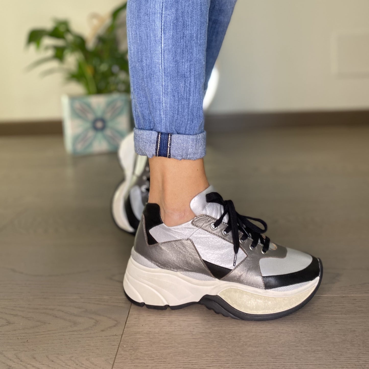METAL Sneakers in pelle nera e argento con platform