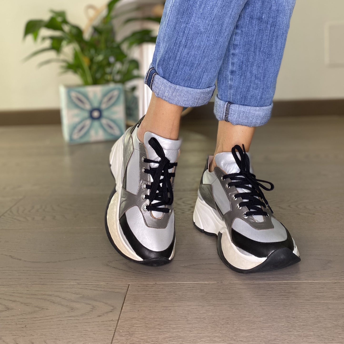 METAL Sneakers in pelle nera e argento con platform