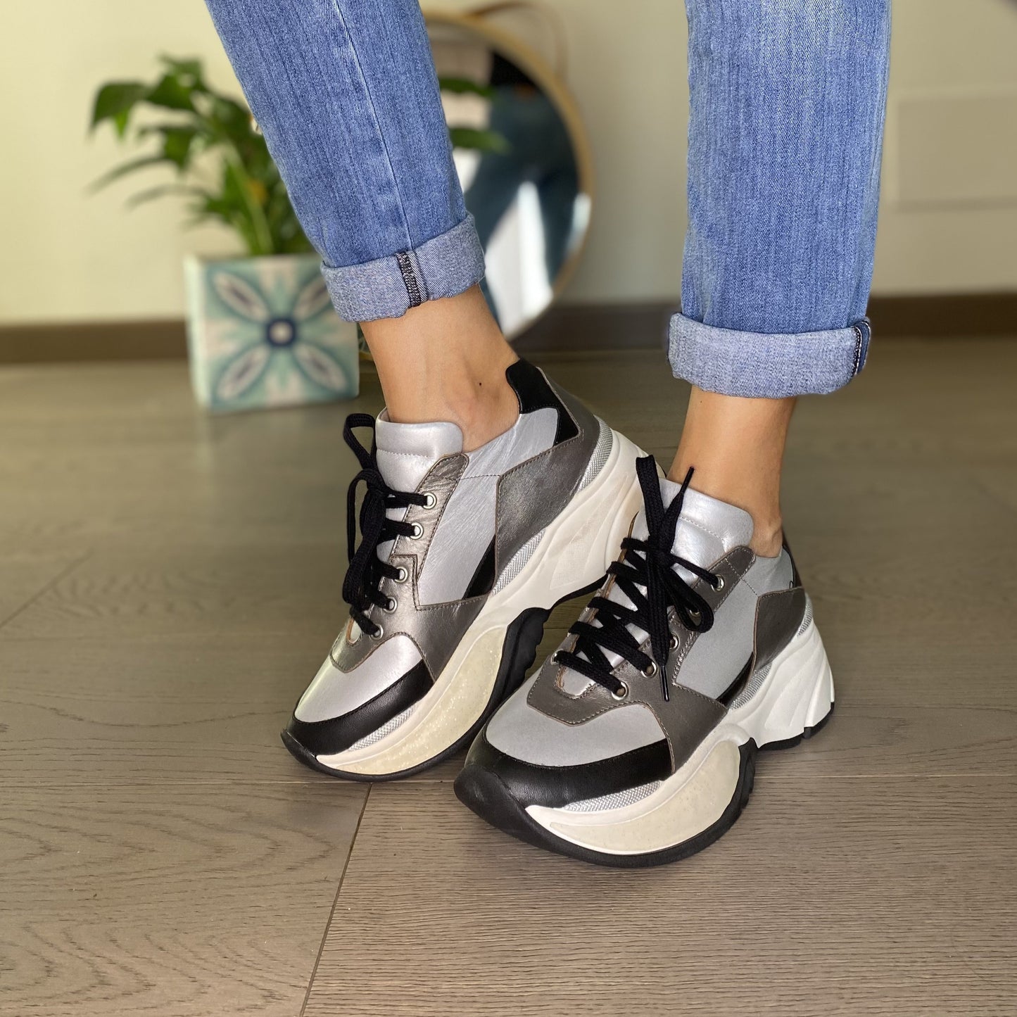 METAL Sneakers in pelle nera e argento con platform