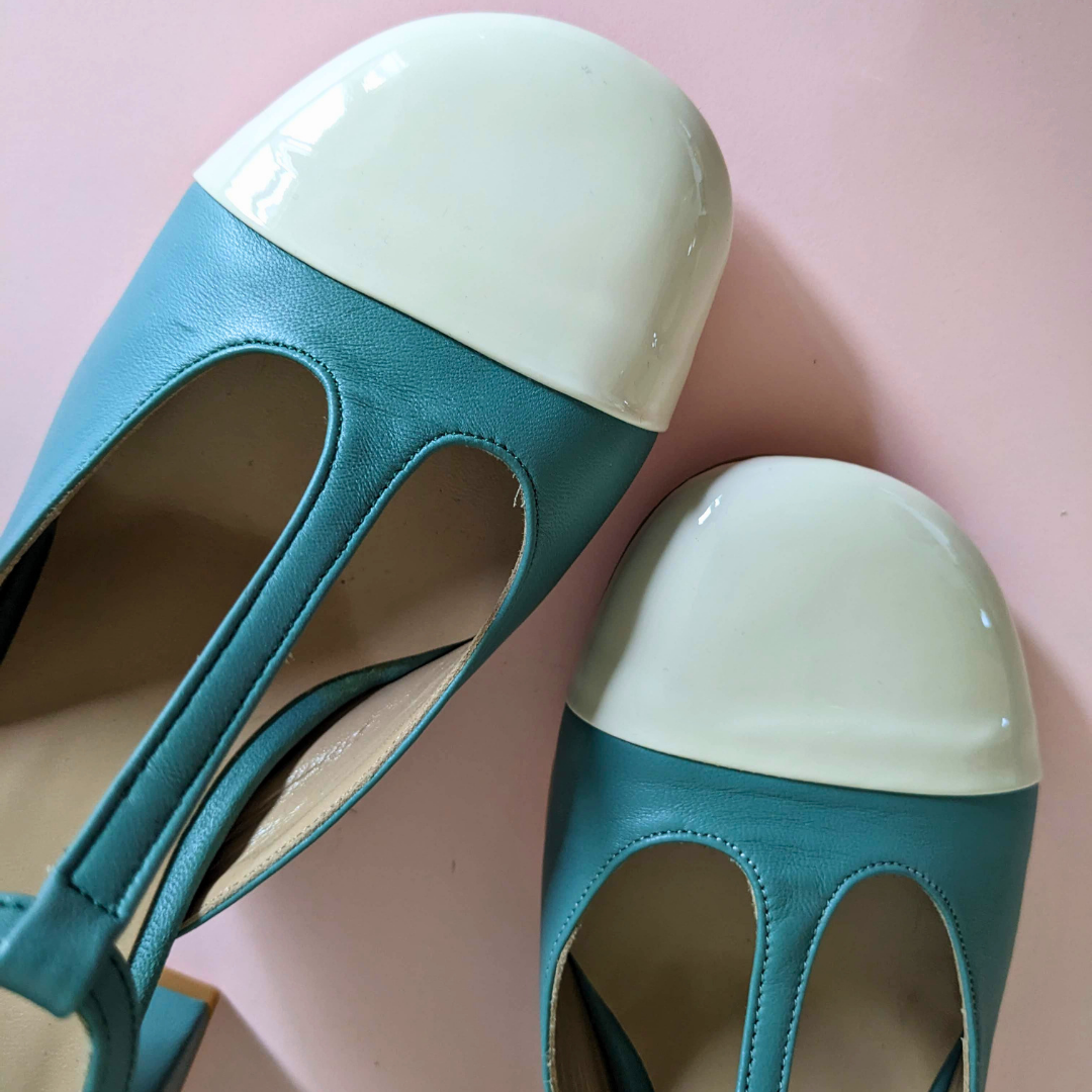 decollete-tbar-bicolore-vernice-panna-nappa-verde-salvia-tacco 7 cm largo e svasato artigianale