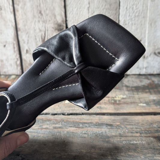 ASIA Sandalo imbottito con tacco basso e largo di 3cm in nappa nero