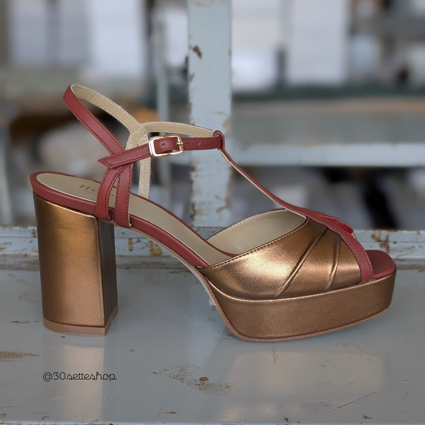 ALMA PL Sandalo t-bar con plateau e tacco a colonna in laminato rame, nappa coccio e cuore in vernice rosso