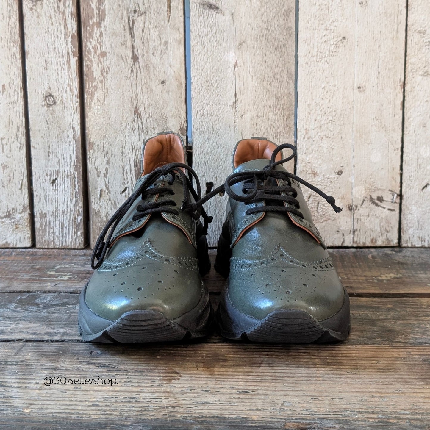 ANGELICA Sneakers da donna con punzonatura Brogue e suola chunky in nappa verde bottiglia