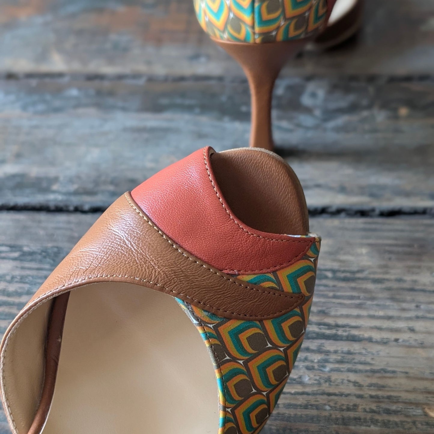 BELLA Peacock Décolleté ankle strap