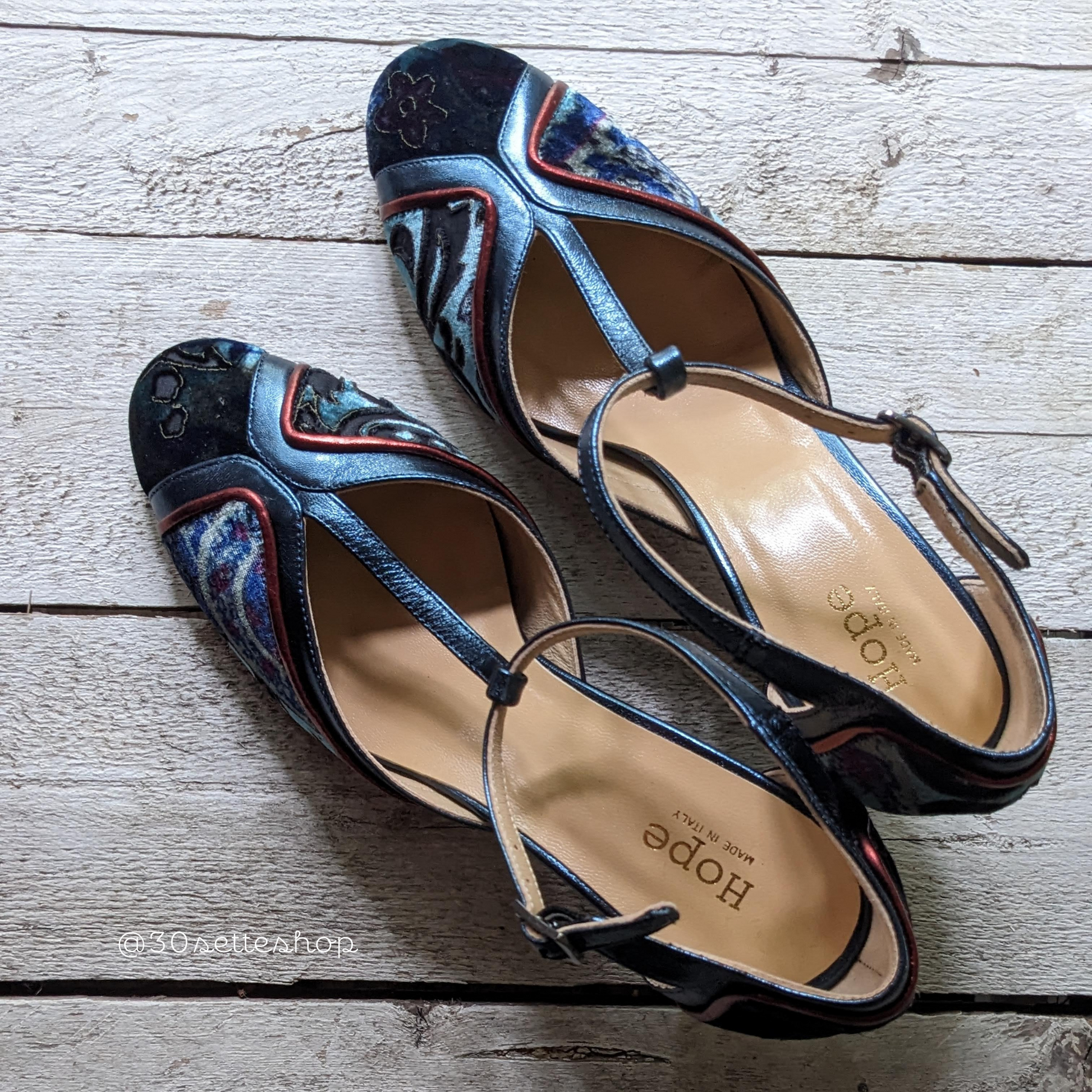 bianca-decollete-tango-velluto-ricamato-tacco-5cm-prodotto-artigianale