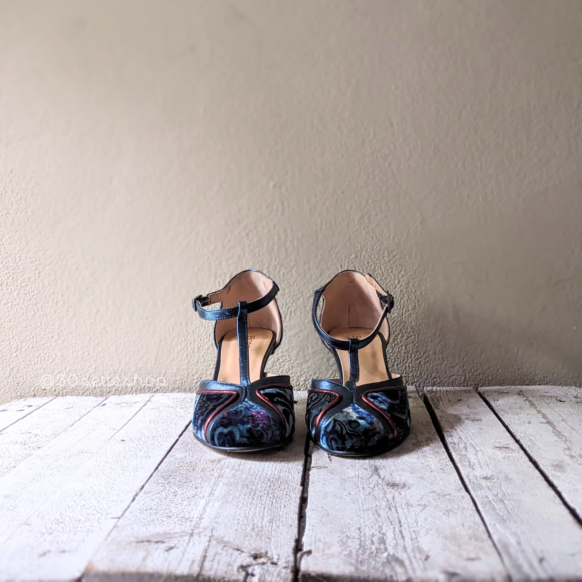 bianca-decollete-tango-velluto-ricamato-tacco-5cm-prodotto-artigianale