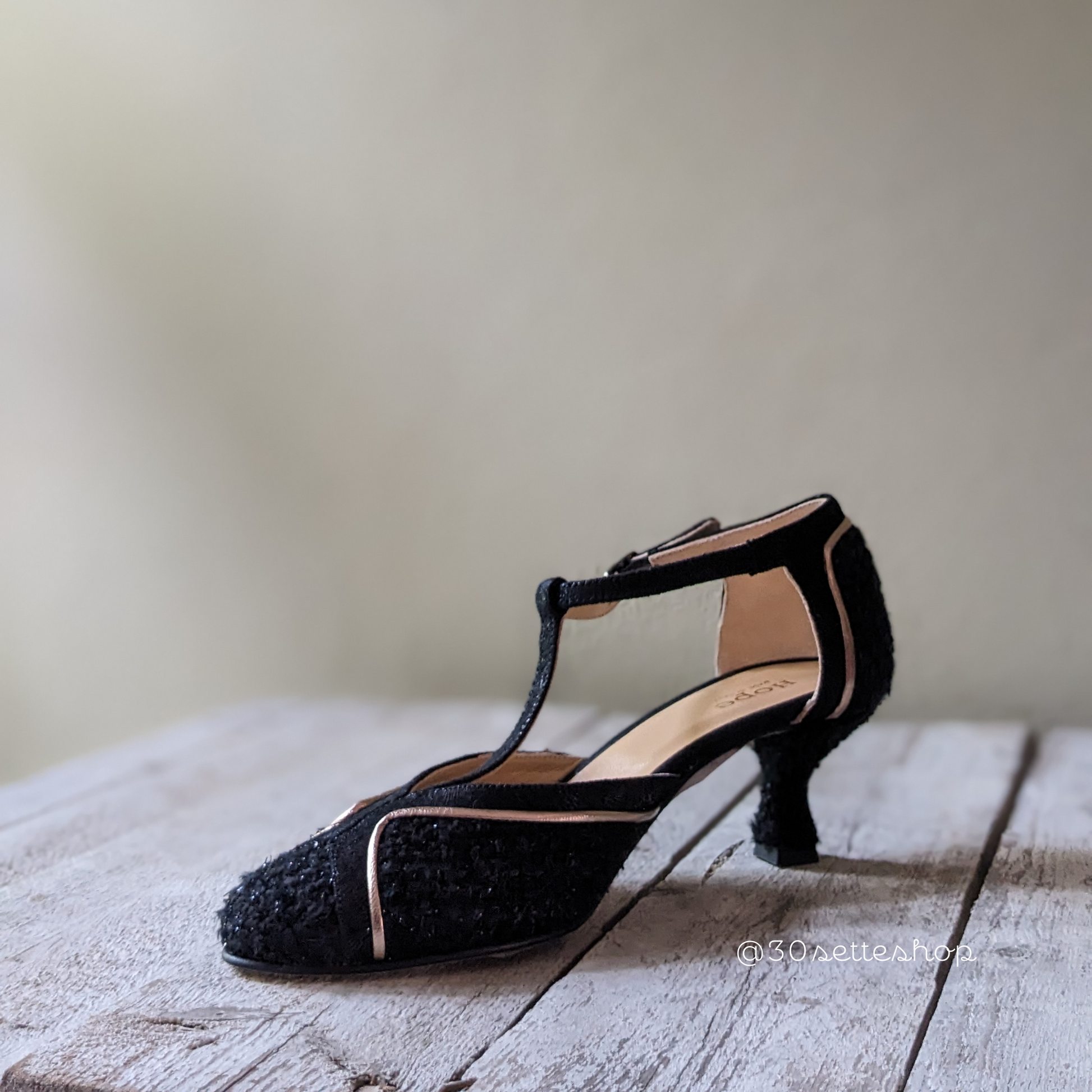 bianca-decollete-tango-tessuto-lana-nero-tacco-5cm-prodotto-artigianale