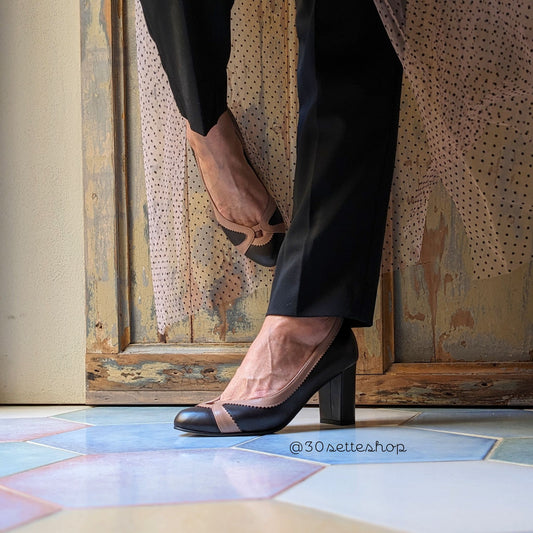 Carlotta Décolleté bicolore in pelle marrone e rifiniture in rosa  con tacco di 7 cm 