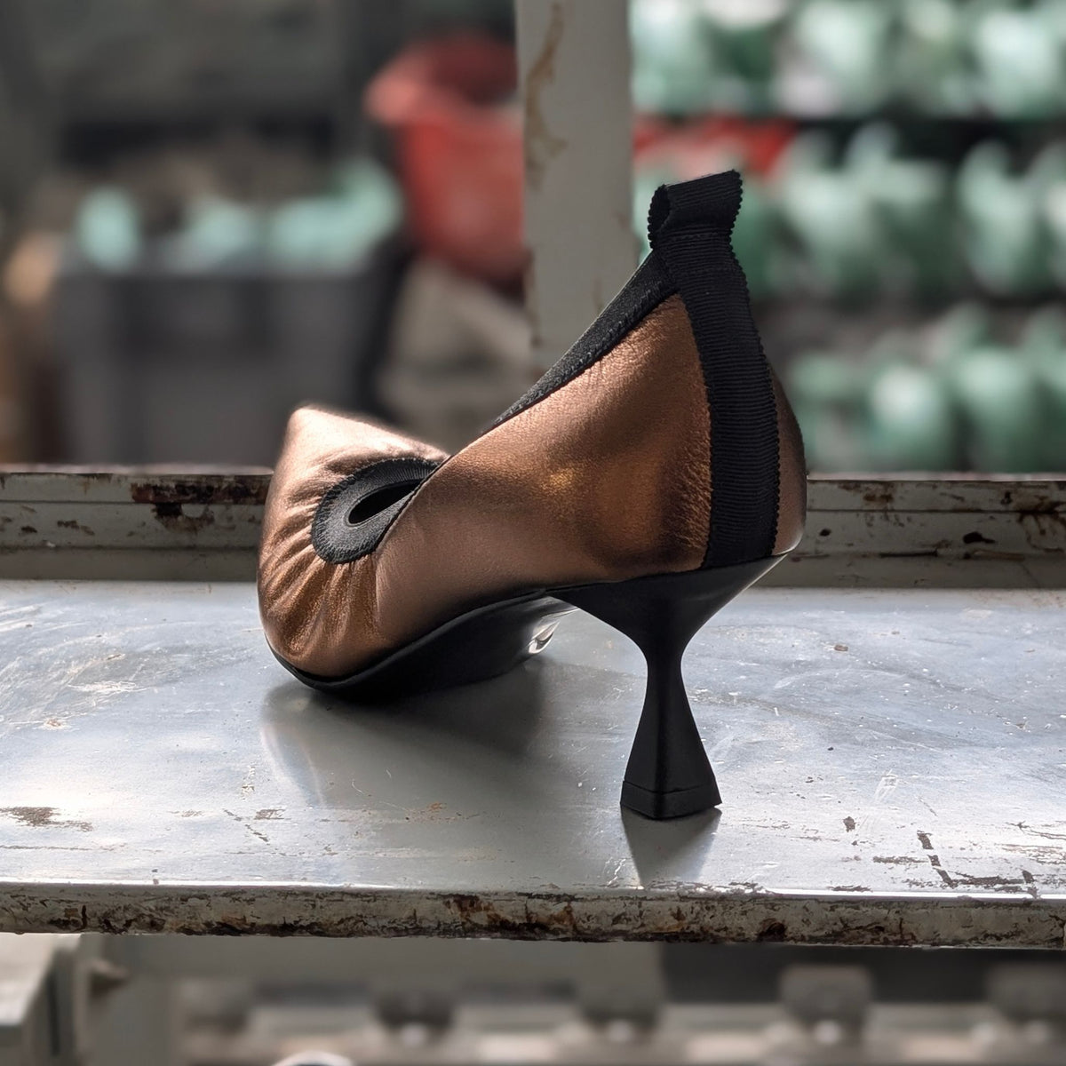 CHIARA Décolleté a punta con elastico tacco 50 mm in laminato rame