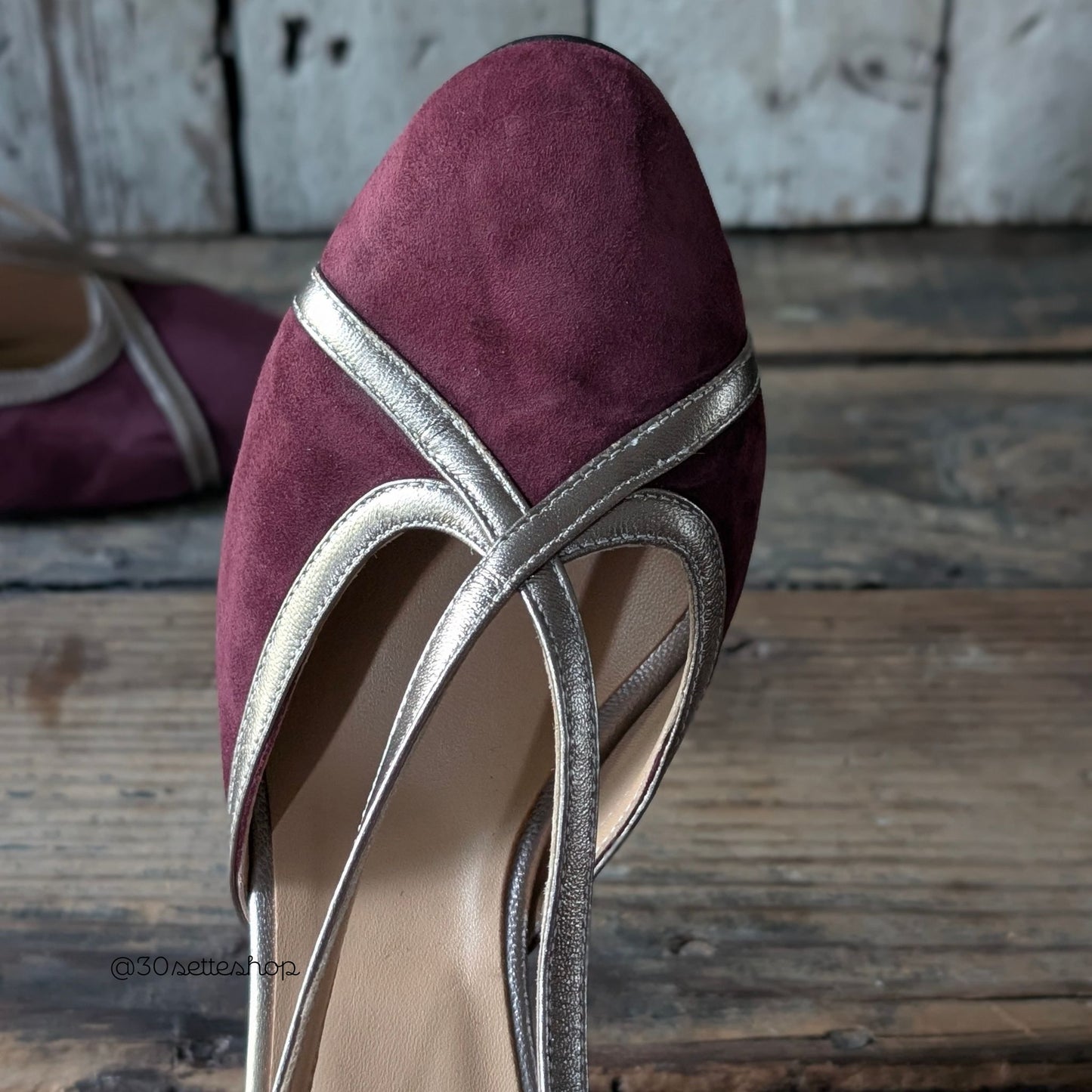 CRISTINA Décolleté tango con tacco sottile di 70 mm e doppio cinturino in camoscio bordeaux e laminato beige