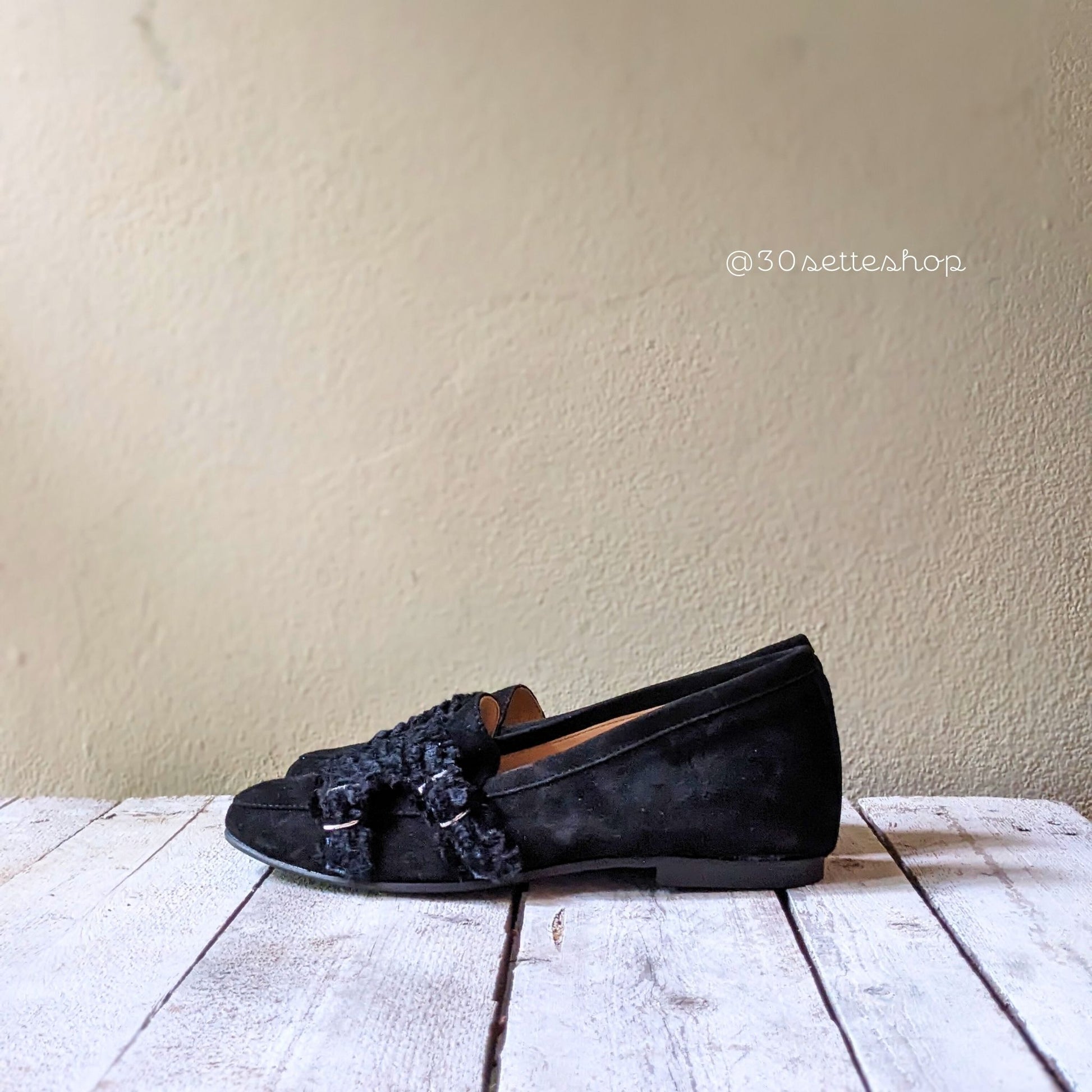 doris-mocassino-loafer-camoscio-nero-eco-astrakan-doppia-fibbia-artigianale