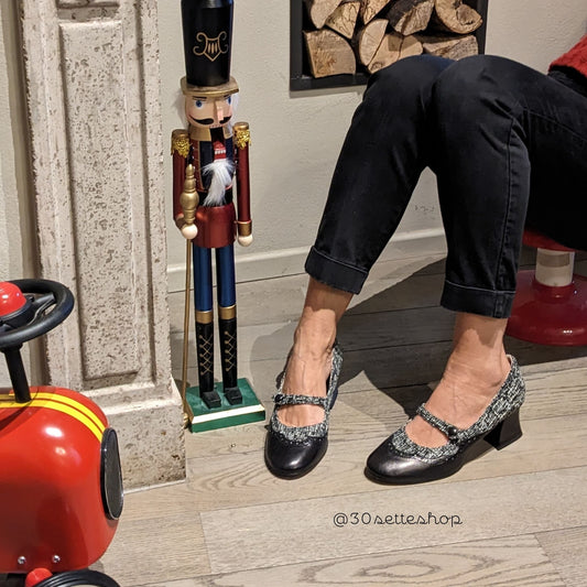 ELLA Décolleté bicolore con punzonatura brogue e tacco largo di 50 mm in nappa nero e tessuto tweed