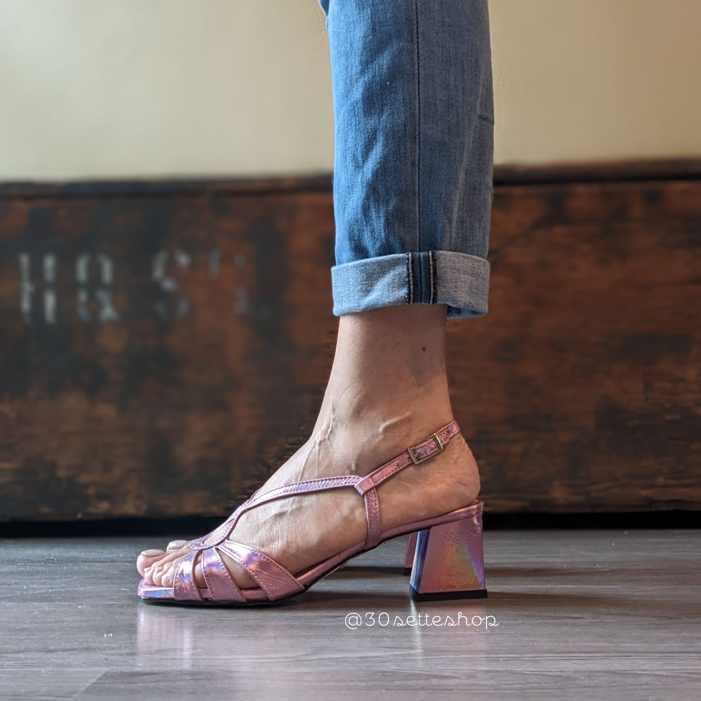 Flora Sandalo tacco 5 cm in pelle laminato cangiante rosa da sposa artigianale