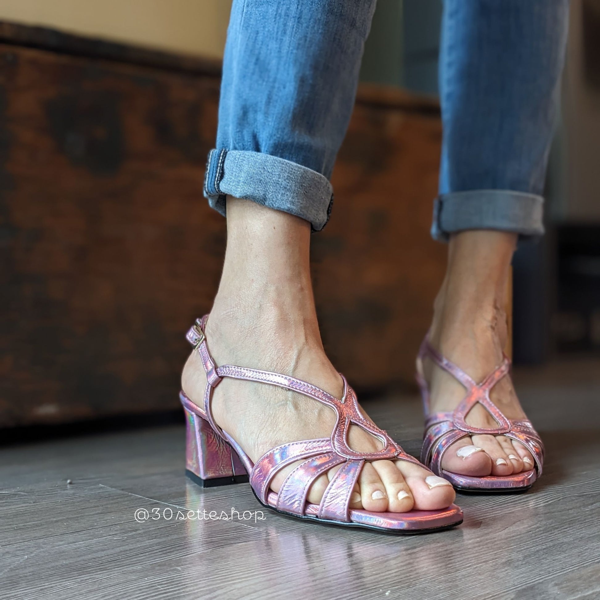 Flora Sandalo tacco 5 cm in pelle laminato cangiante rosa da sposa artigianale