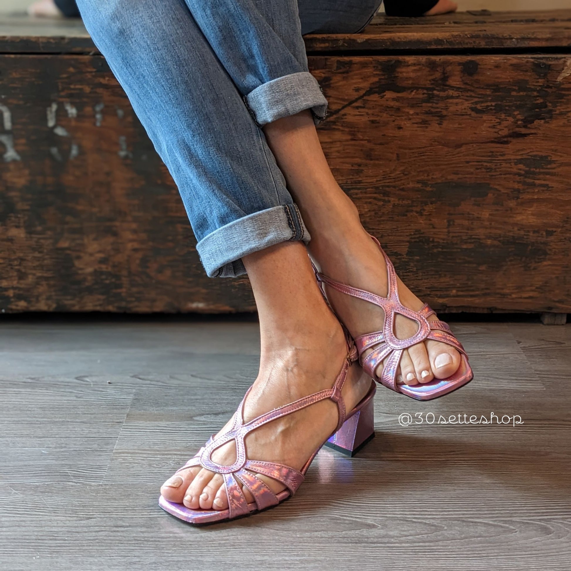 Flora Sandalo tacco 5 cm in pelle laminato cangiante rosa da sposa artigianale