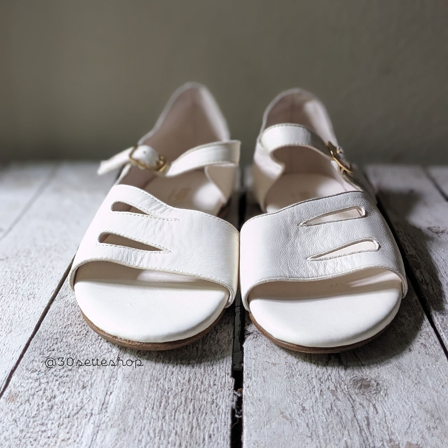 Sandalo flat ballerina con tacco zeppa di 3 cm in morbida nappa panna da sposa moderna artigianale