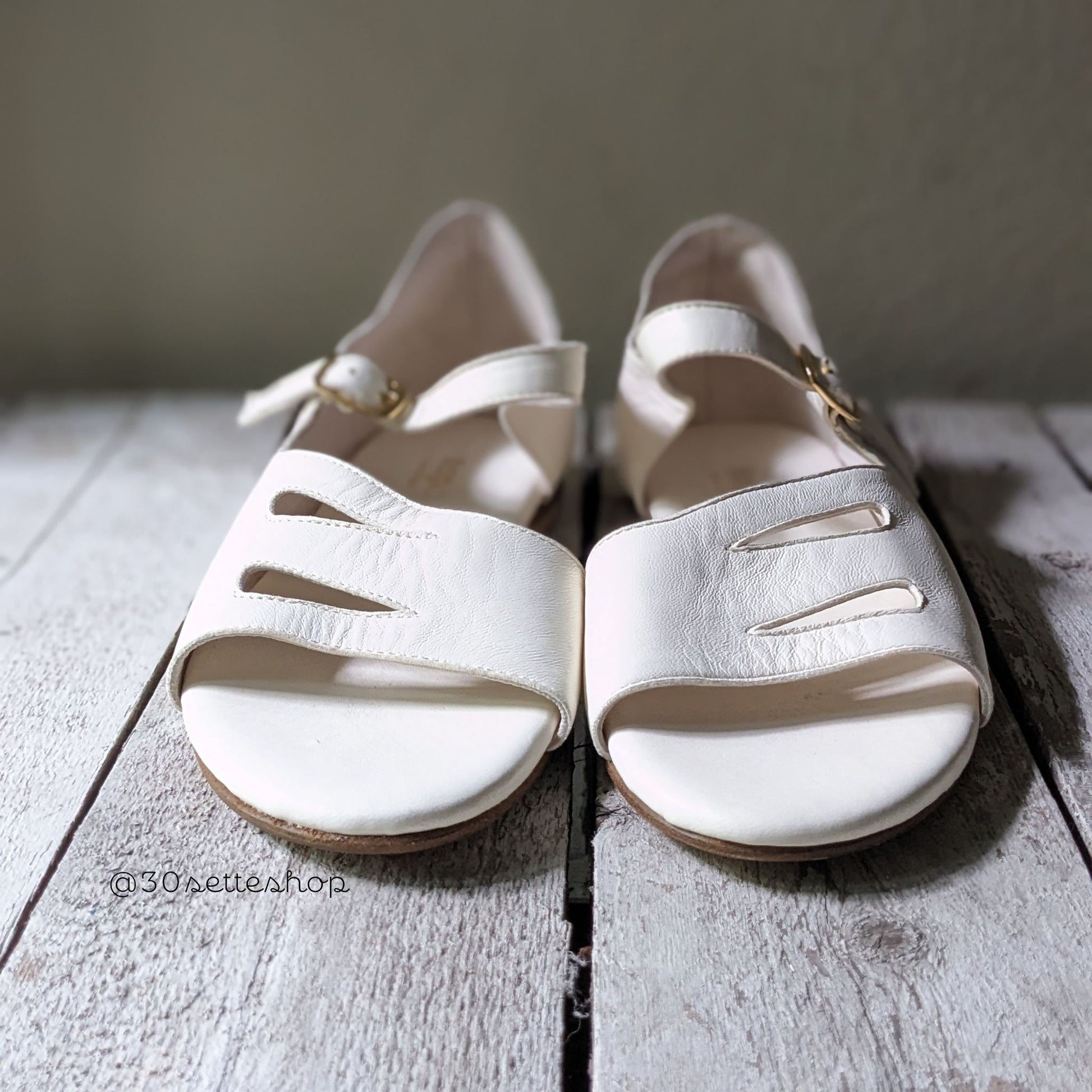 Sandalo flat ballerina con tacco zeppa di 3 cm in morbida nappa panna da sposa moderna artigianale