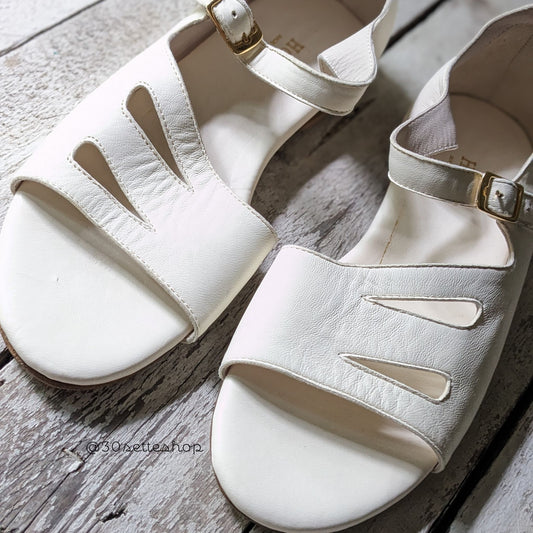 Sandalo flat ballerina con tacco zeppa di 3 cm in morbida nappa panna da sposa moderna artigianale