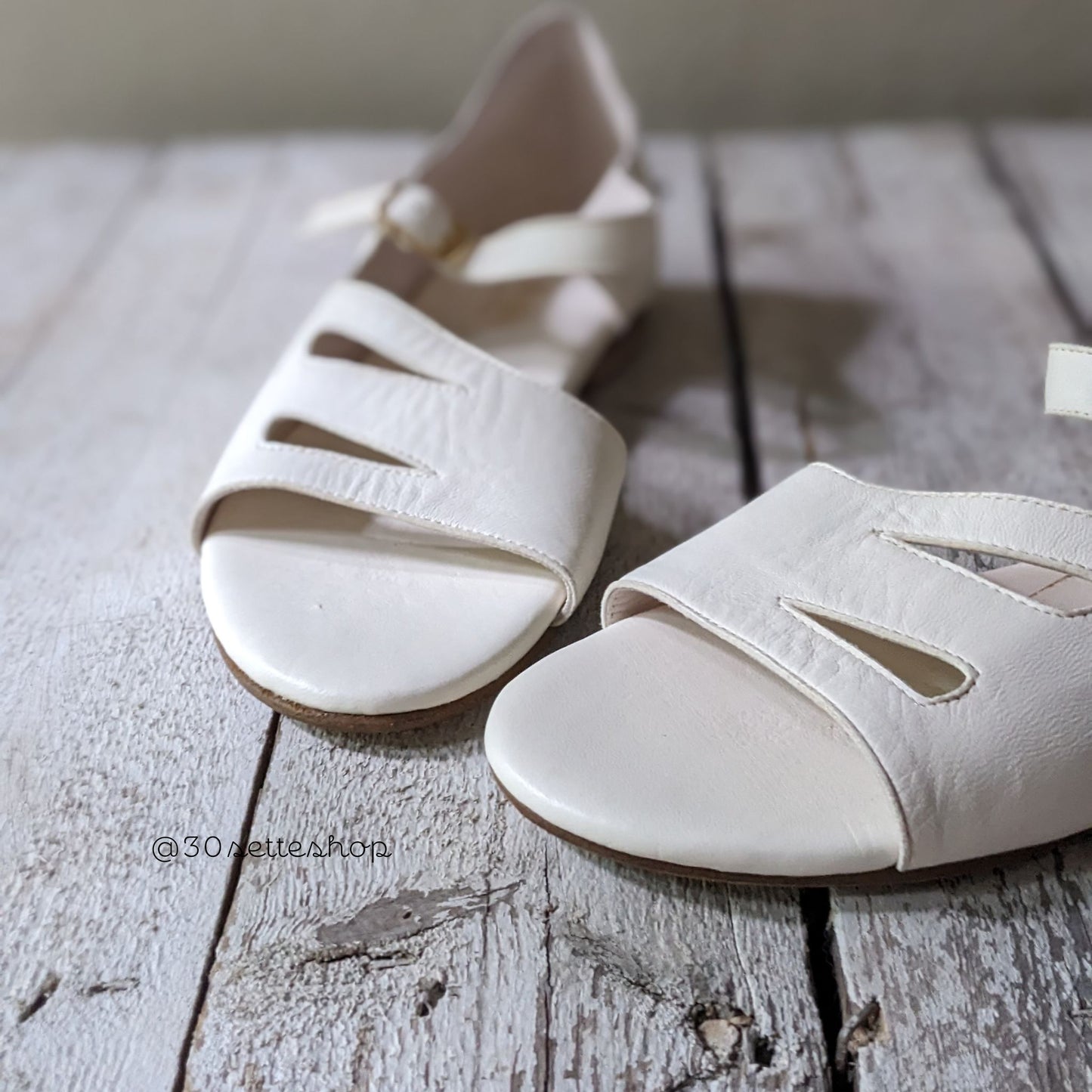 Sandalo flat ballerina con tacco zeppa di 3 cm in morbida nappa panna da sposa moderna artigianale