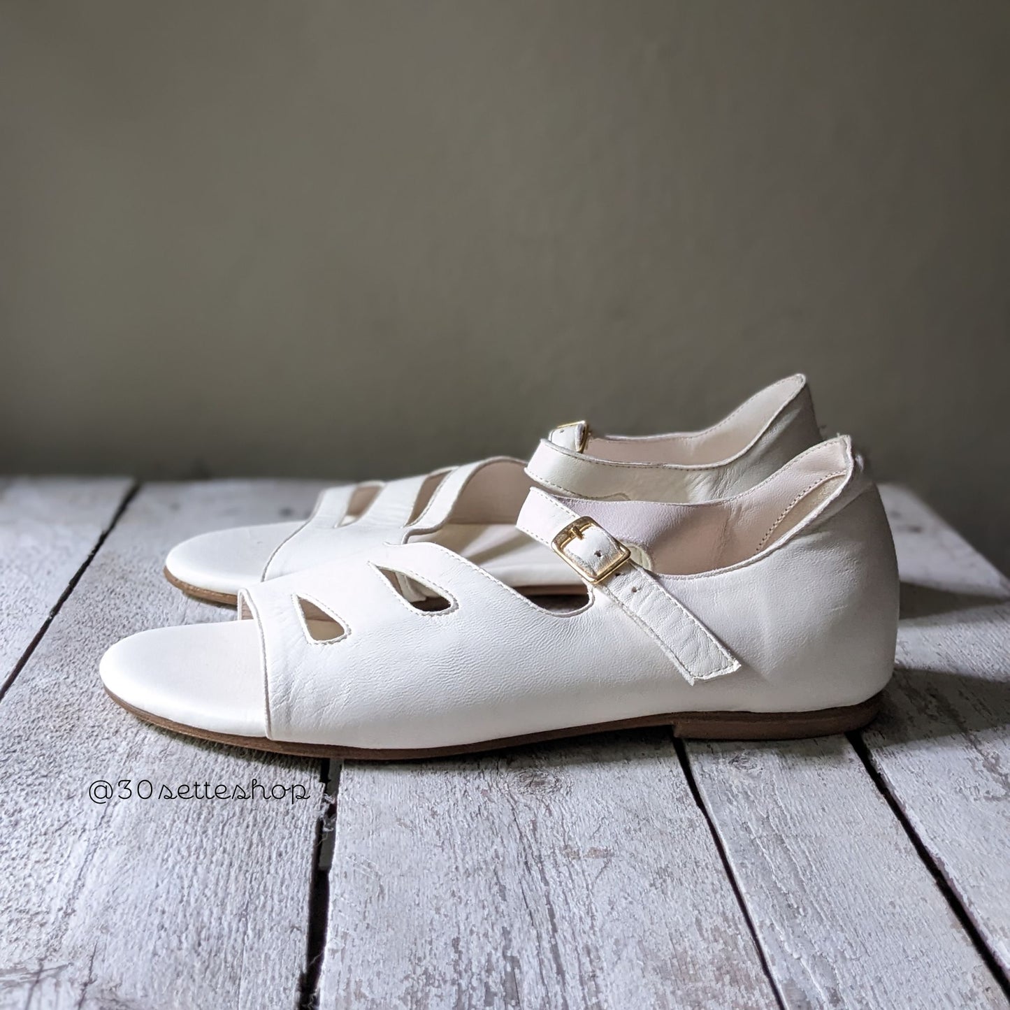 Sandalo flat ballerina con tacco zeppa di 3 cm in morbida nappa panna da sposa moderna artigianale