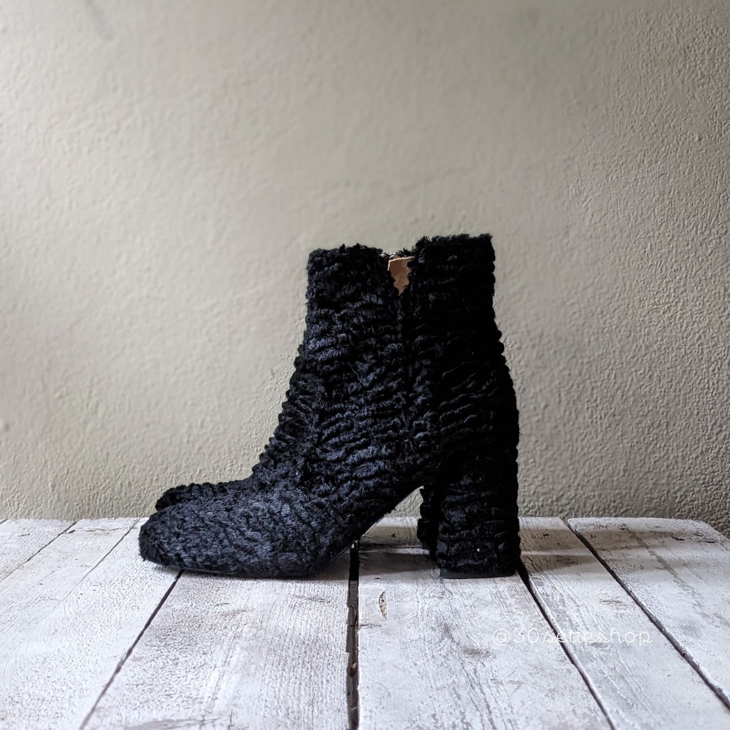 Kimi stivaletto in eco pelliccia di astraan nero