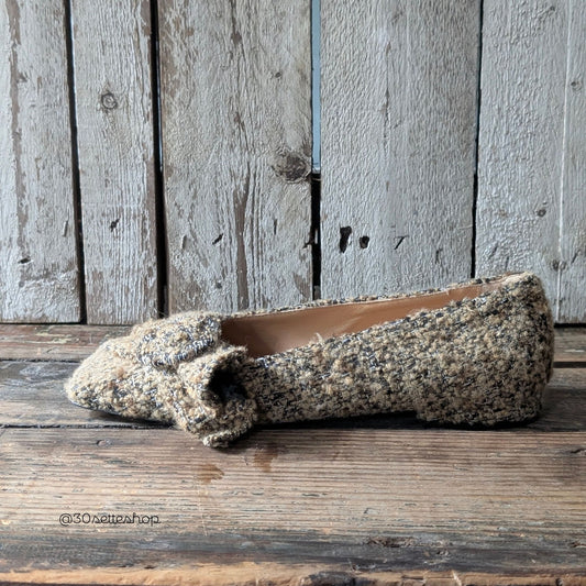 KIKO Ballerina punta quadra con tacco di 1 cm con fiocco e fibbia in lana nocciola