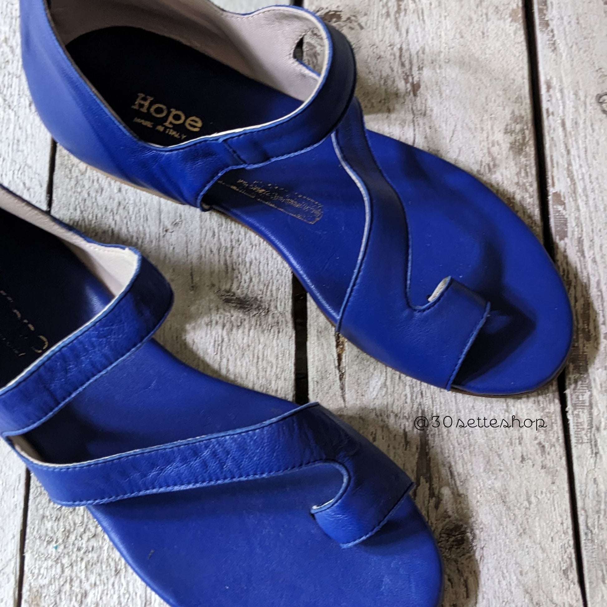 Sandalo flat ballerina infradito con tacco zeppa di 3 cm in morbida nappa bluette da cerimonia artigianale