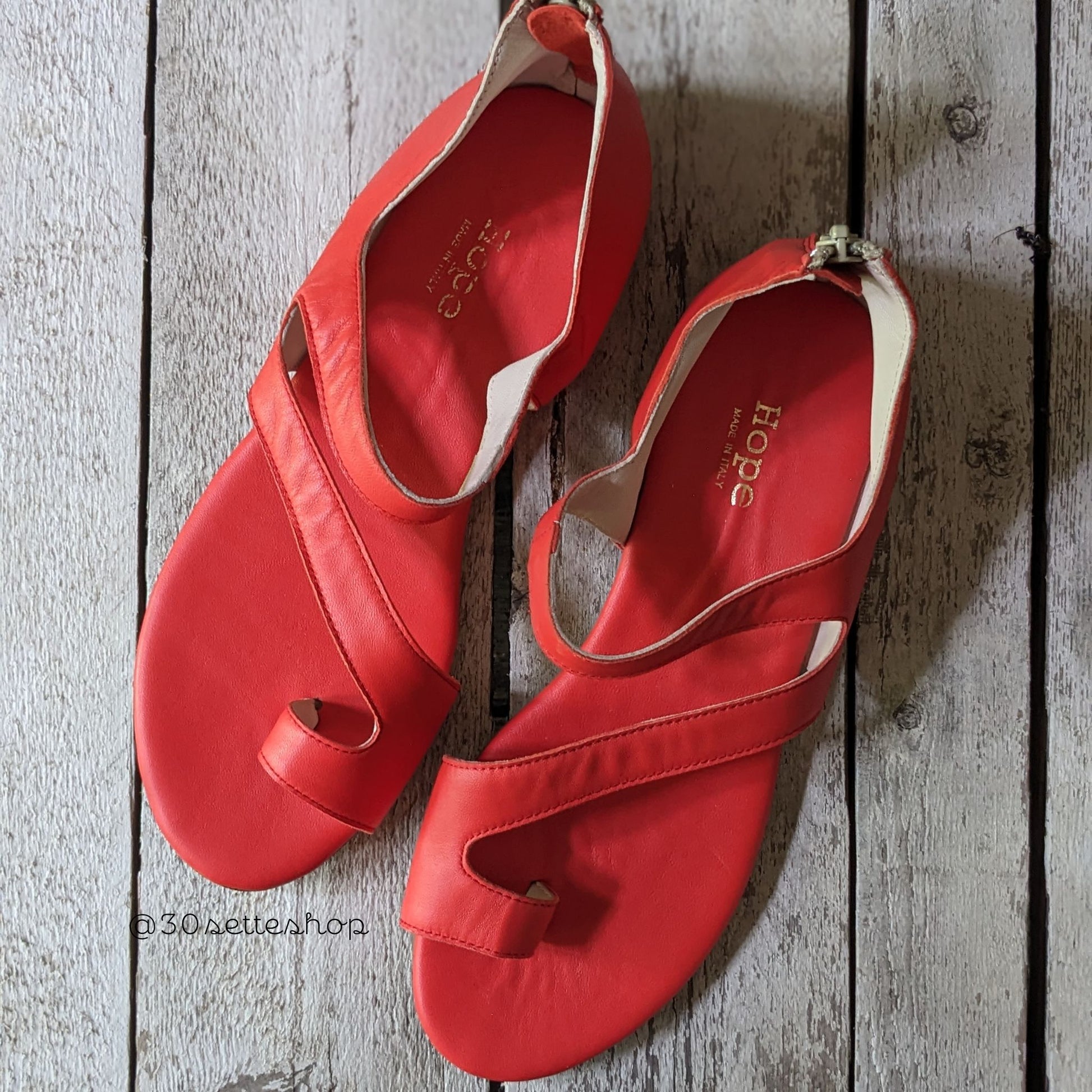 Sandalo flat ballerina infradito sottopiede imbottito in morbida nappa corallo da cerimonia artigianale