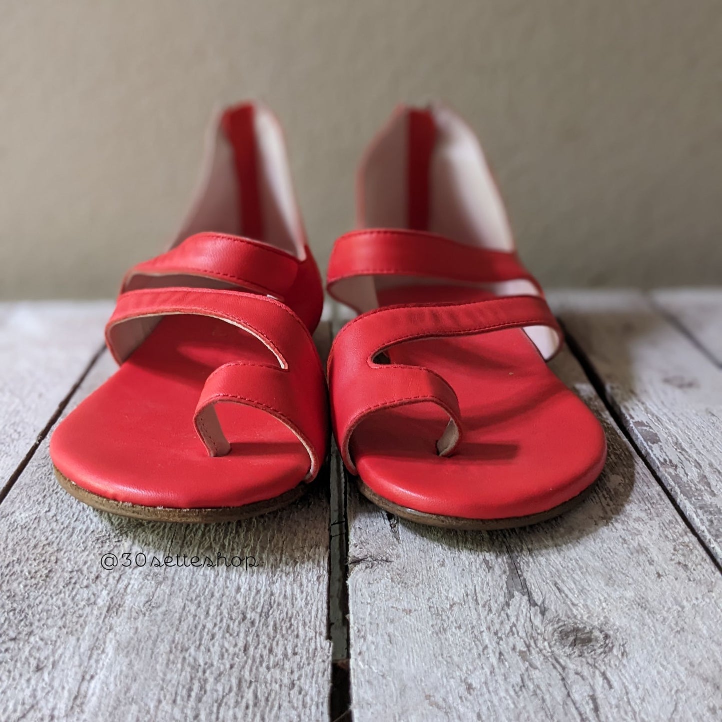 Sandalo flat ballerina infradito sottopiede imbottito in morbida nappa corallo da cerimonia artigianale