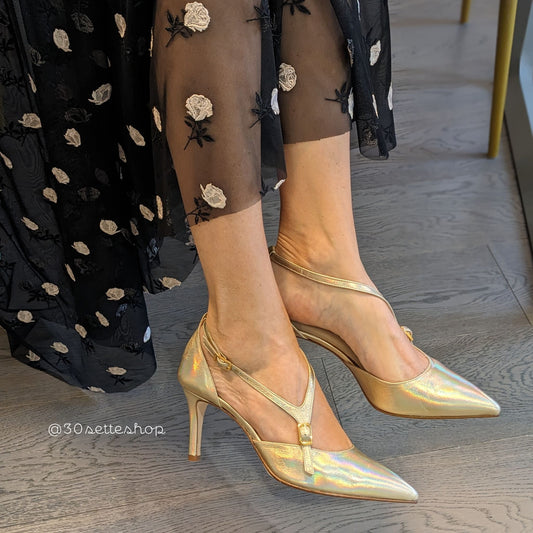 décolleté in pelle aurora sand cangiante con punta sfilata e cinturini asimmetrici e tacco 7 cm