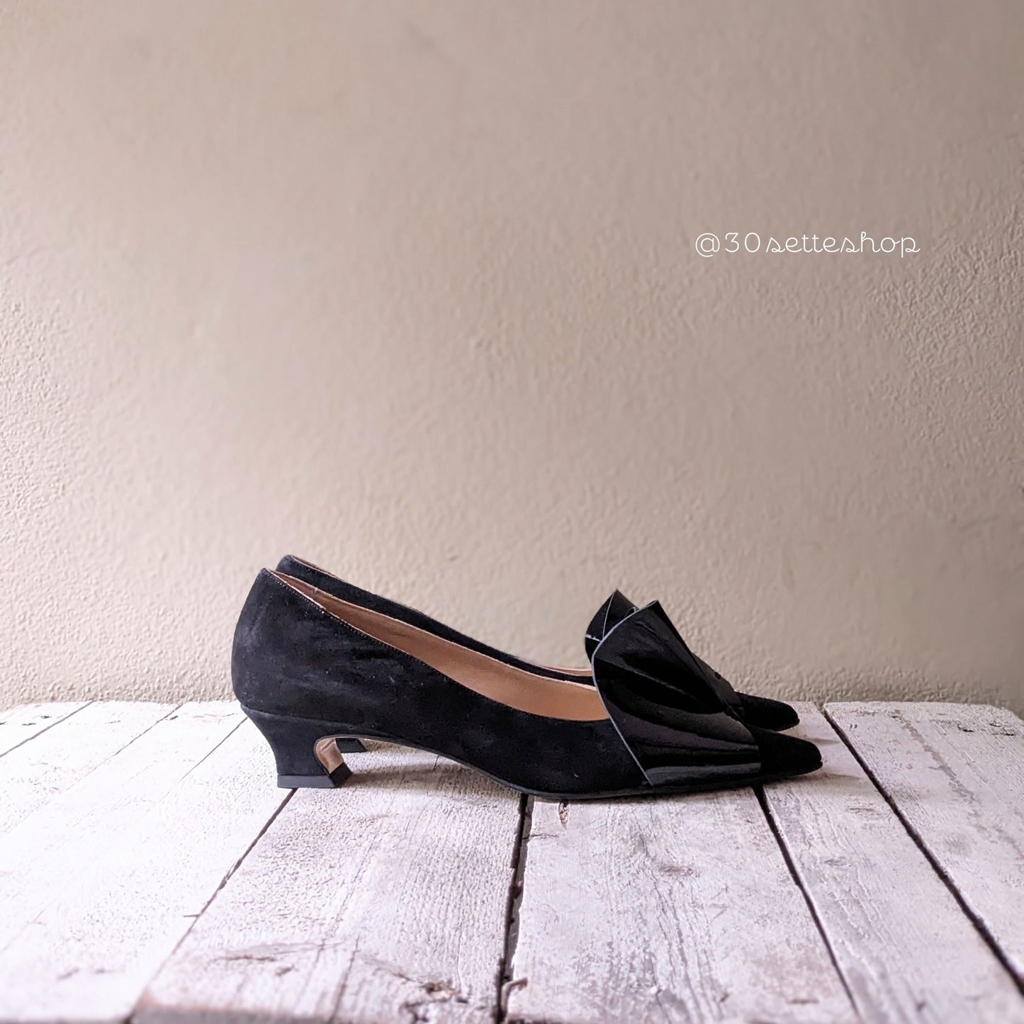 marta-bimateriale-decollete-kitten-rouches-camoscio-vernice-nero-tacco-3cm-artgianale
