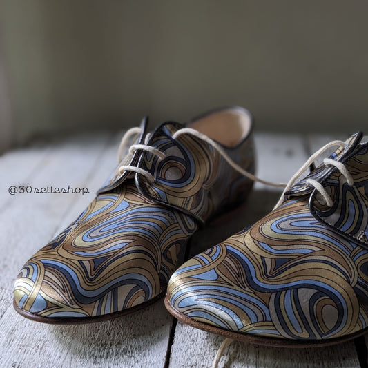 miranda-pantofola-scarpa bassa derby-tessuto-fantasia-giallo-ocra-azzurro-ceruleo- con zeppa di 3 cm da cerimonia artigianale mannish style