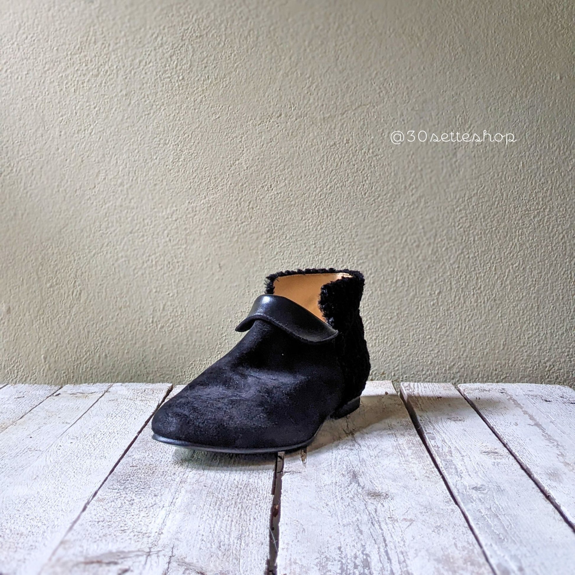 mirit-stivaletto-nero-flat-camoscio-eco-astrakan-nero-artgianale