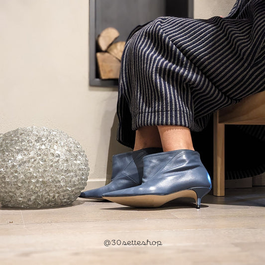 MOLLY Stivaletto kitten heels largo sulla caviglia in nappa azzurro tempesta